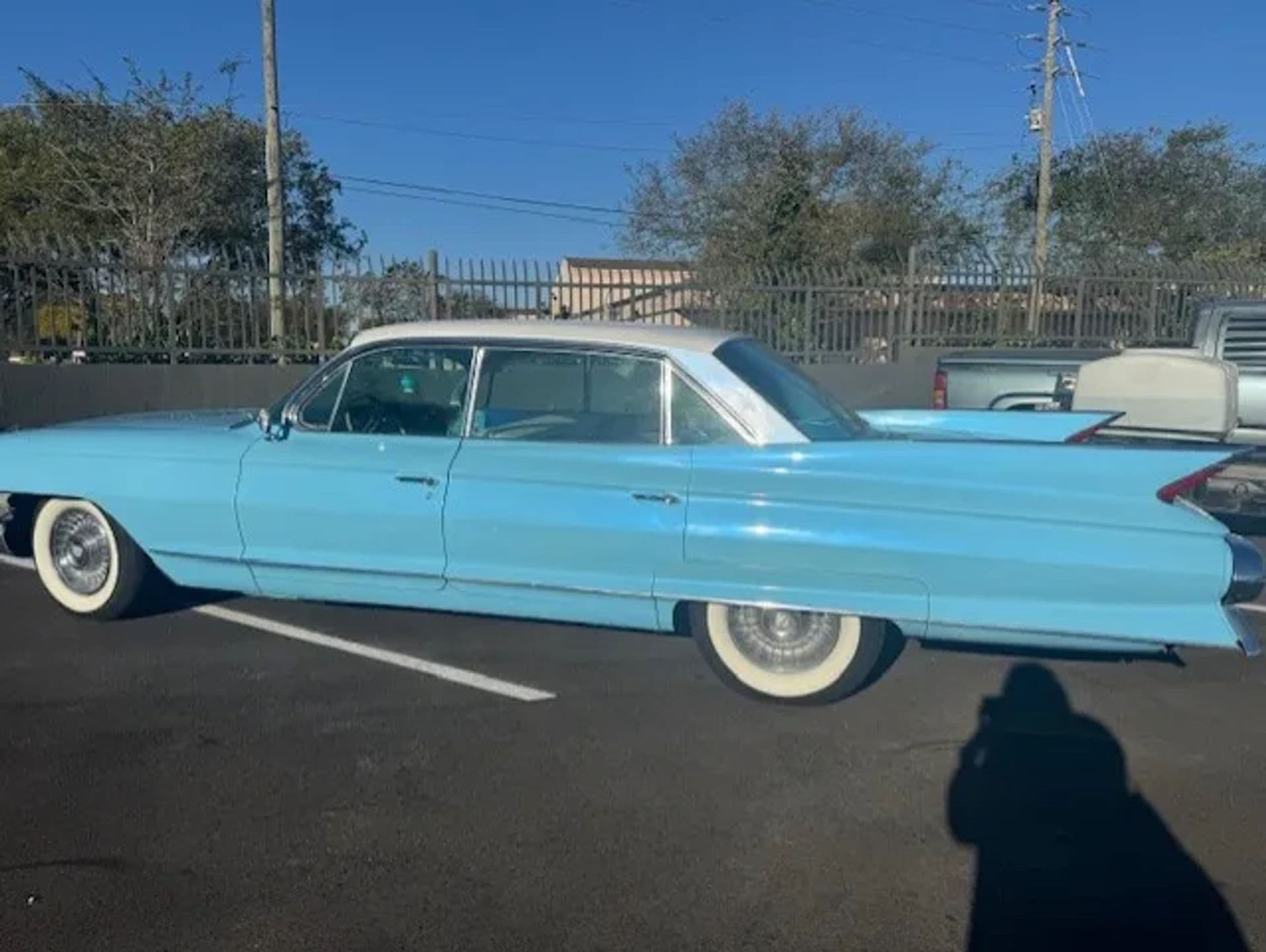 1961 Cadillac Coupe de Ville Coupe - thumbnail 2
