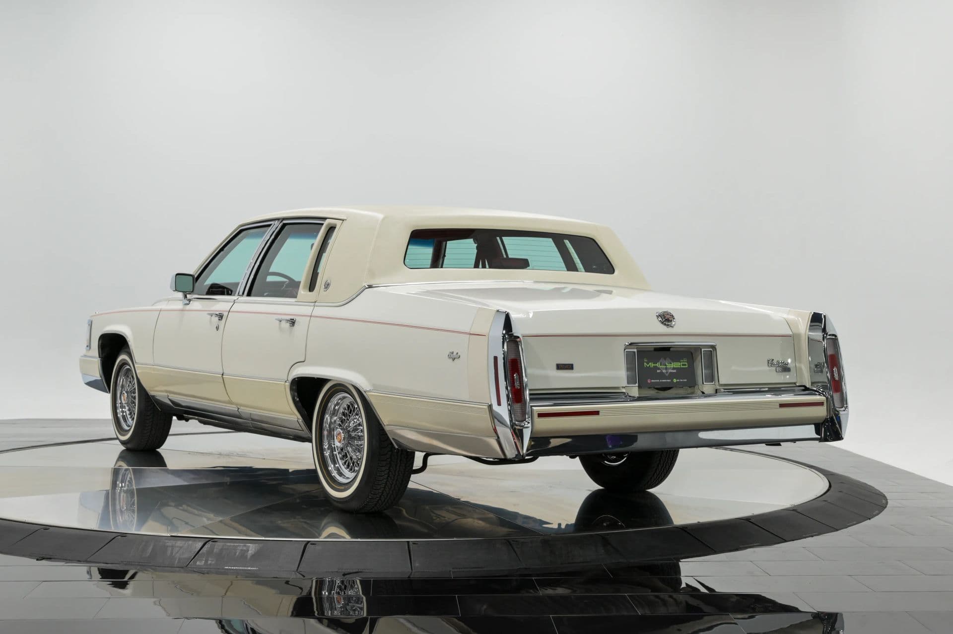 1990 Cadillac Brougham 4D Sedan RWD - thumbnail 6