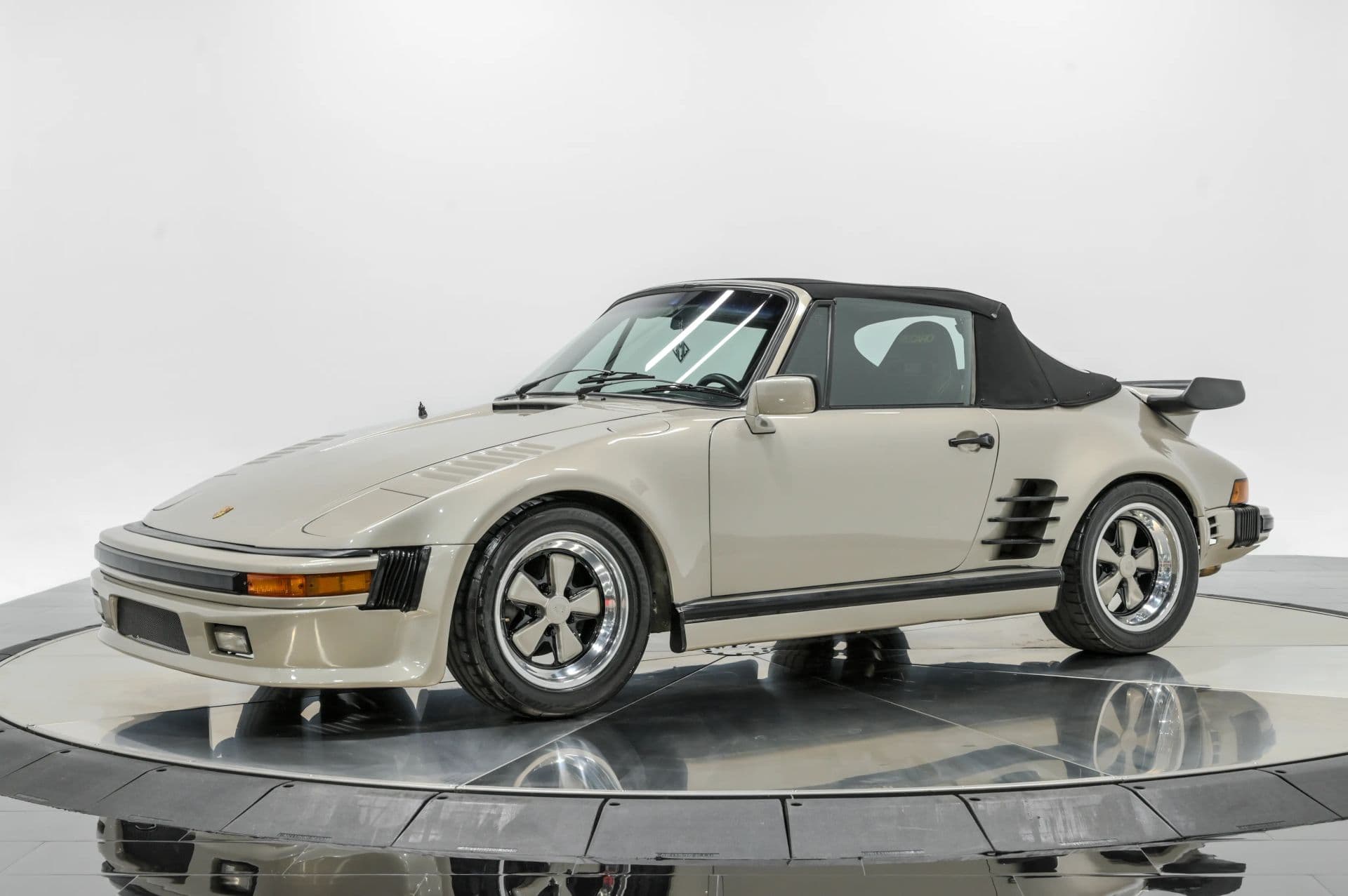1969 Porsche 911 - thumbnail 2