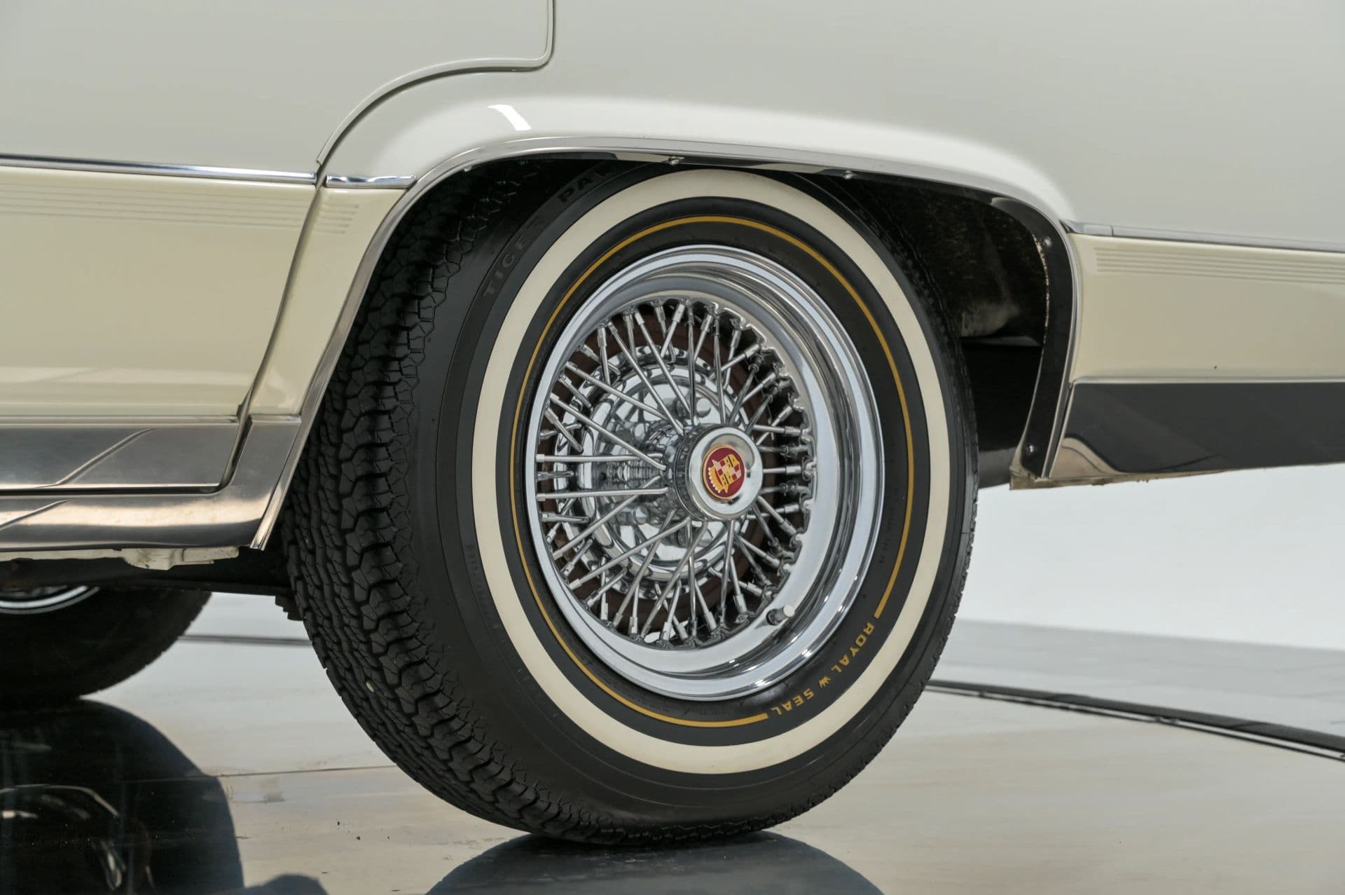 1990 Cadillac Brougham 4D Sedan RWD - thumbnail 26