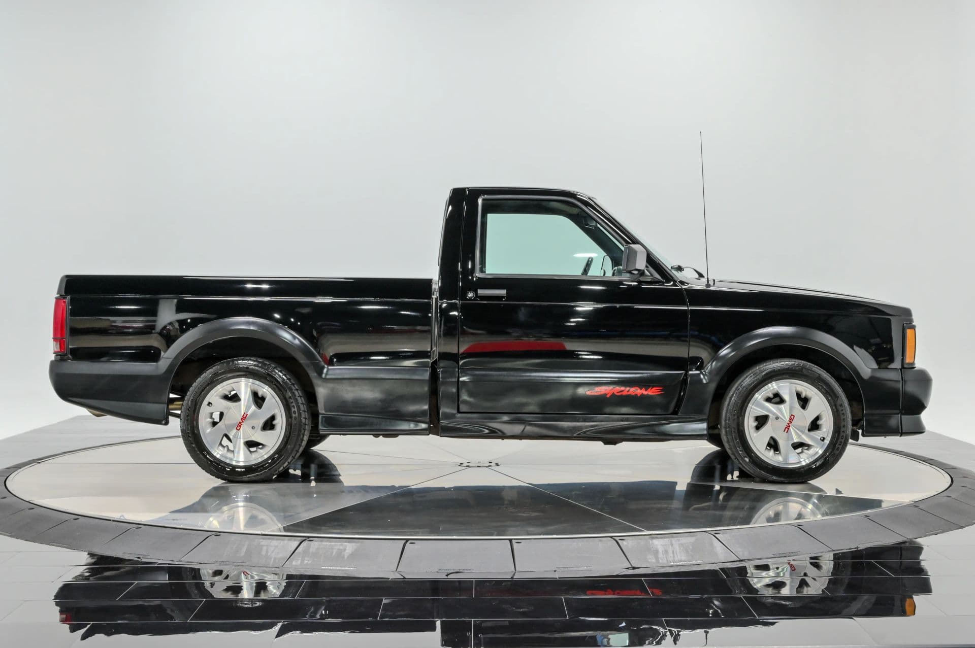1991 GMC Sonoma SLS Reg Cab 4WD - thumbnail 9