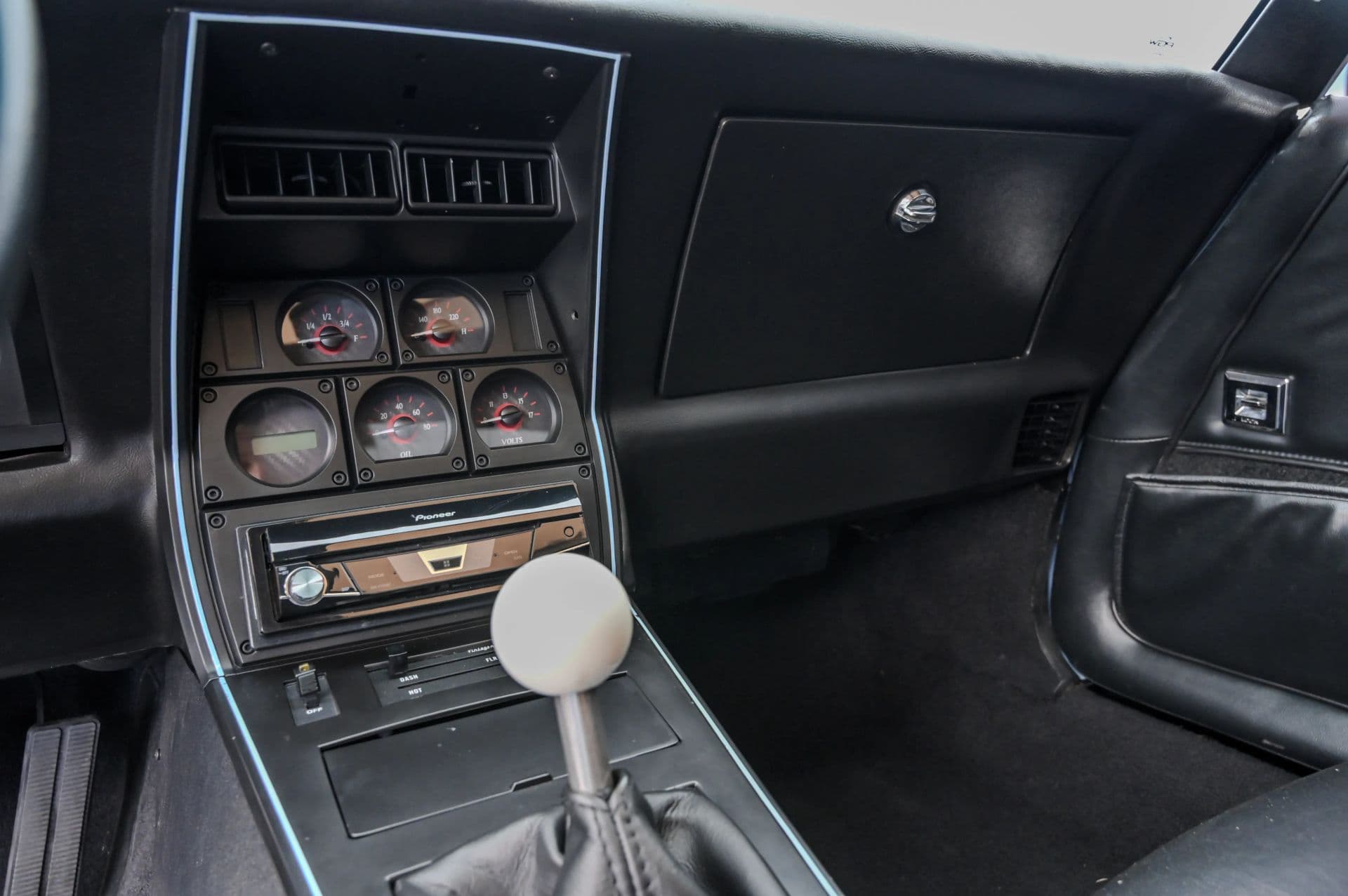 1981 Chevrolet Corvette 2D Coupe - thumbnail 34