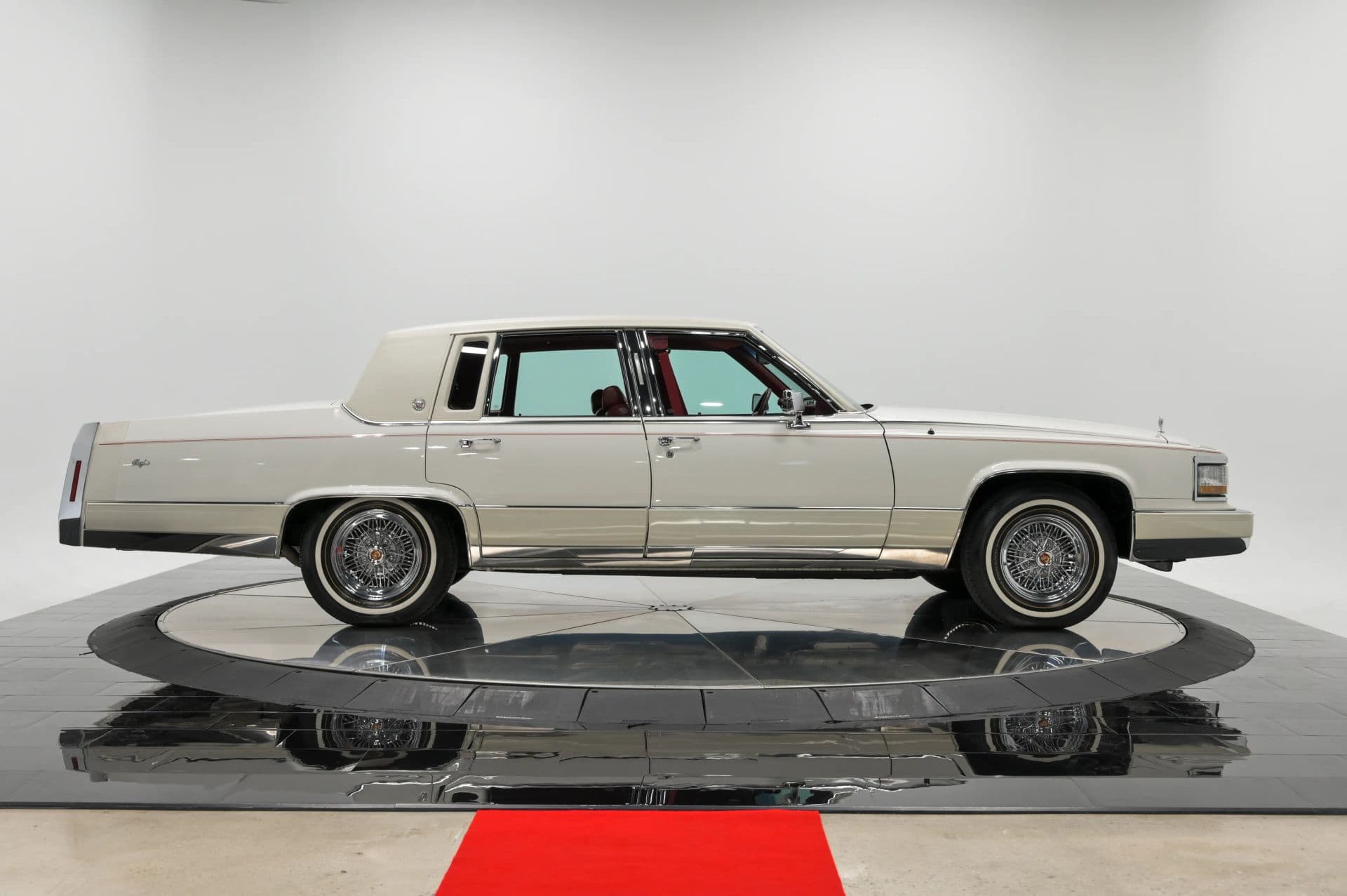 1990 Cadillac Brougham 4D Sedan RWD - thumbnail 10