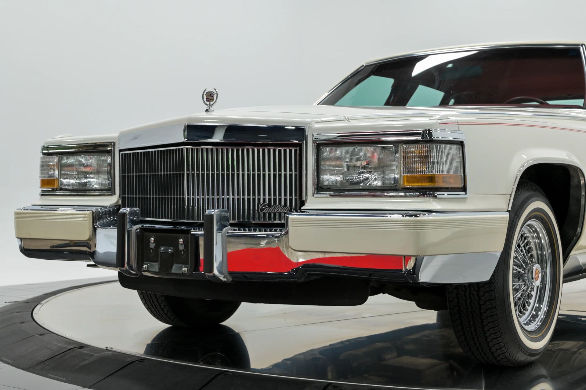 1990 Cadillac Brougham 4D Sedan RWD - thumbnail 14