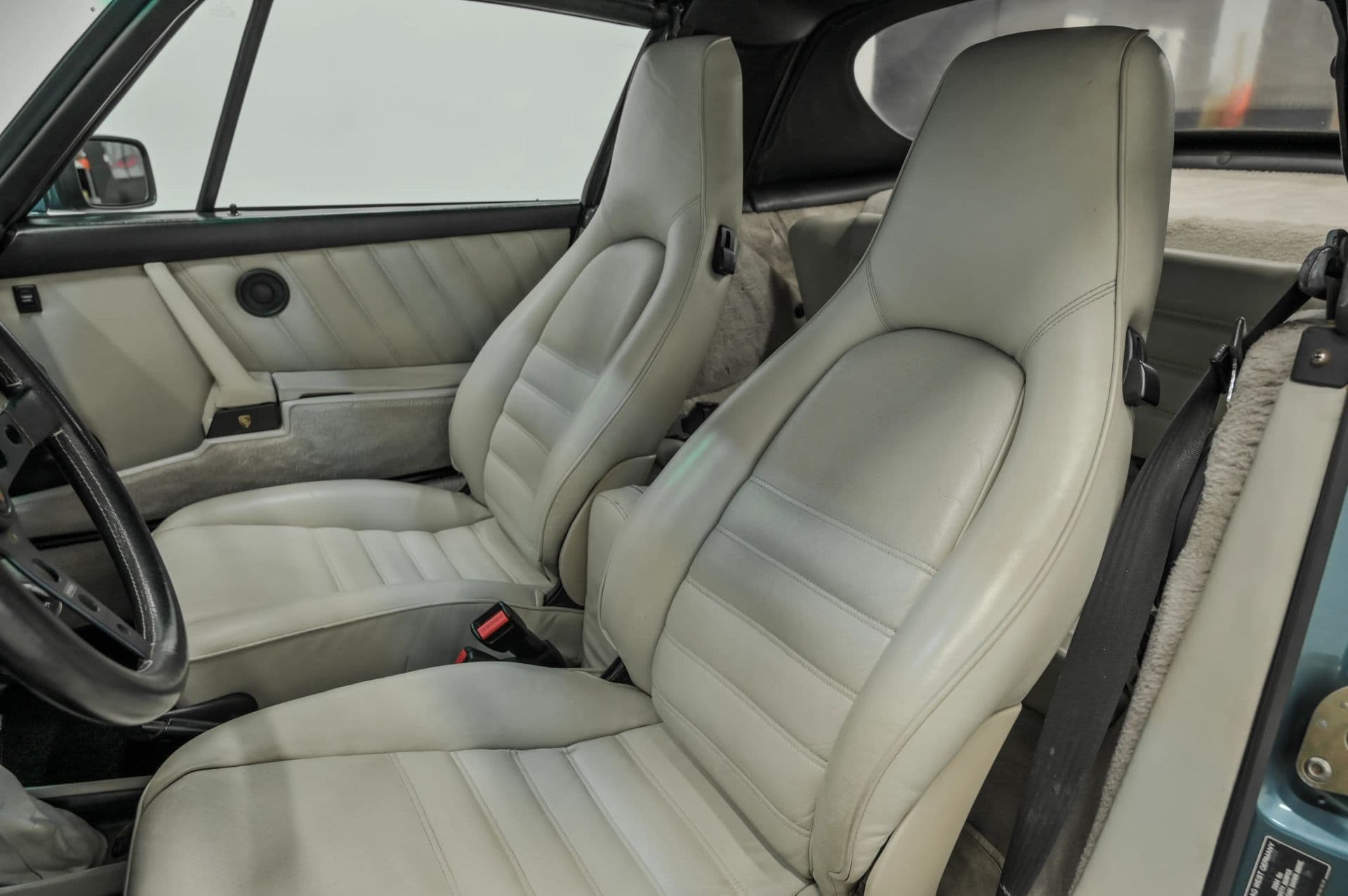 1987 Porsche 911 2D Cabriolet - thumbnail 38