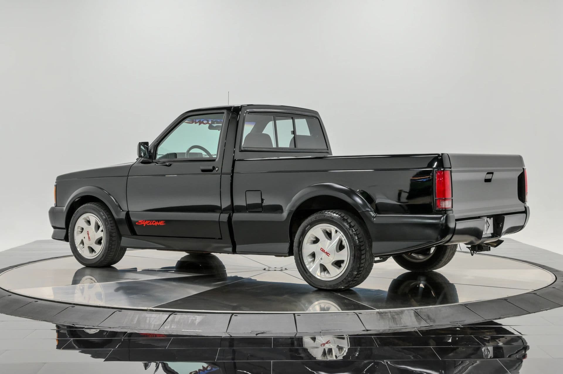 1991 GMC Sonoma SLS Reg Cab 4WD - thumbnail 4