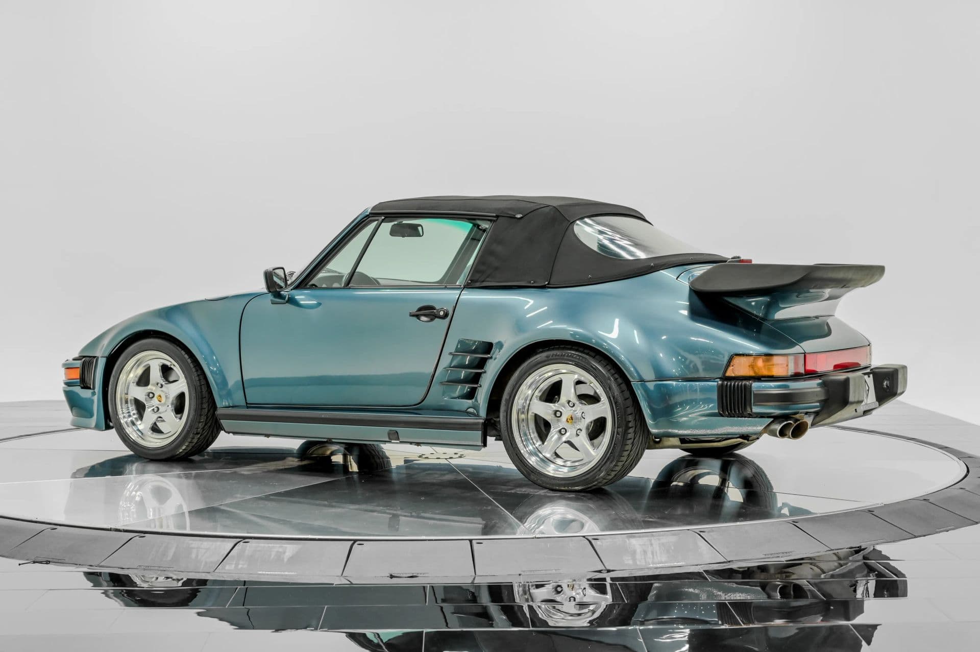 1987 Porsche 911 2D Cabriolet - thumbnail 4