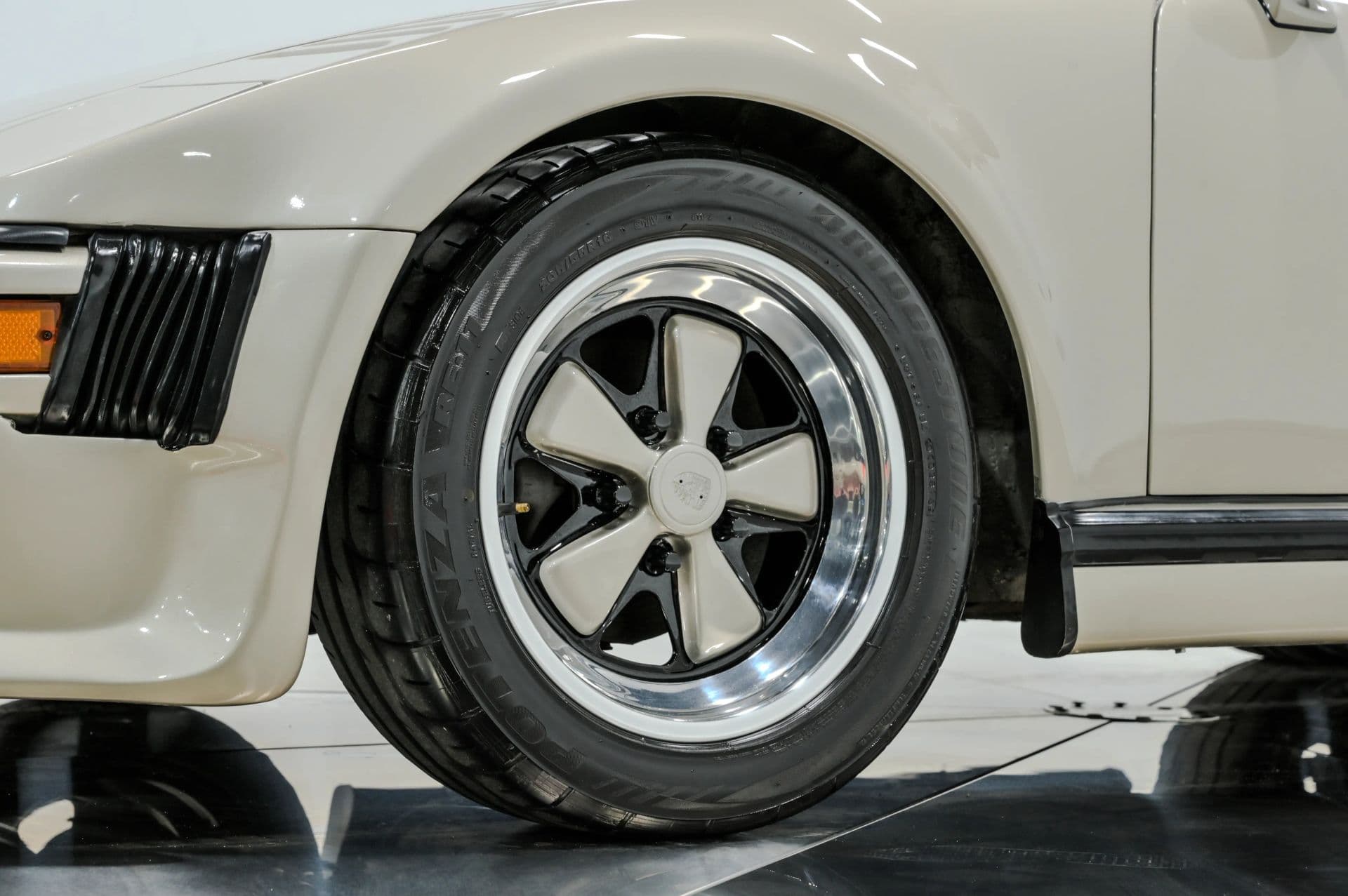 1969 Porsche 911 - thumbnail 13