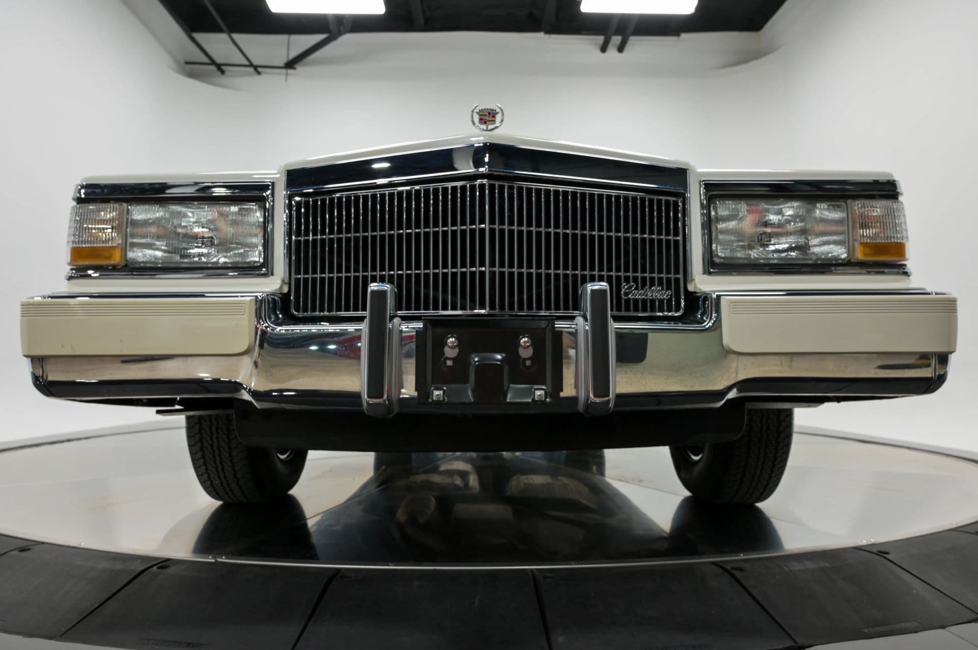 1990 Cadillac Brougham 4D Sedan RWD - thumbnail 18