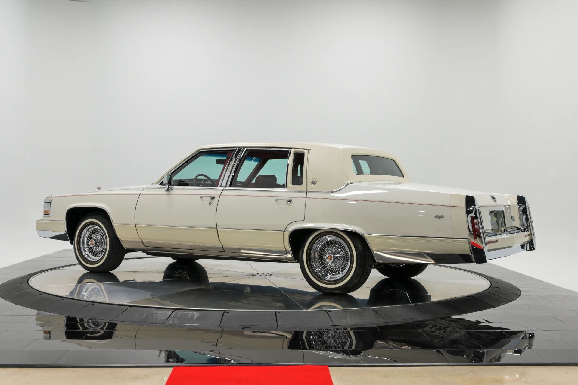 1990 Cadillac Brougham 4D Sedan RWD - thumbnail 5