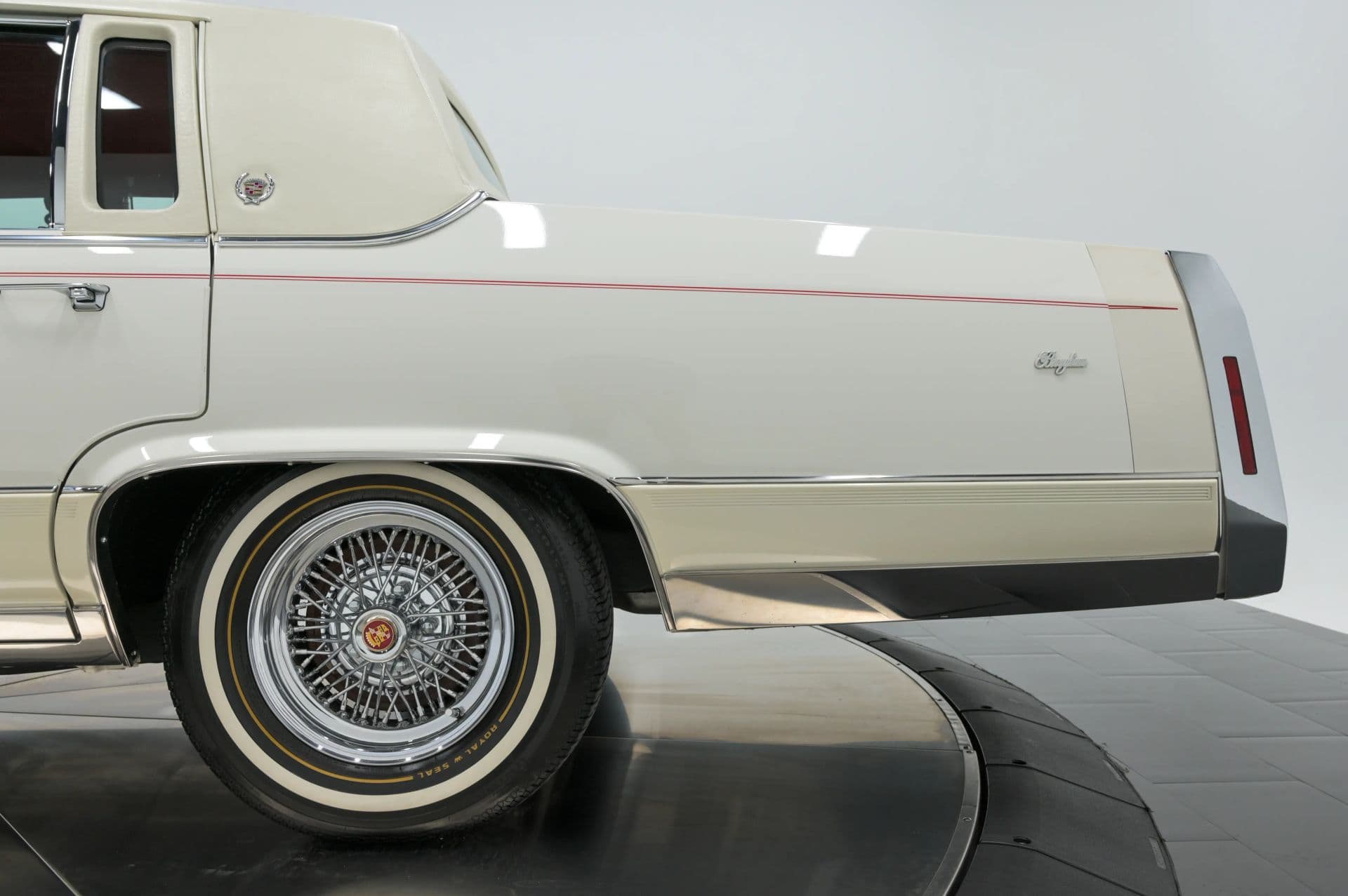 1990 Cadillac Brougham 4D Sedan RWD - thumbnail 29