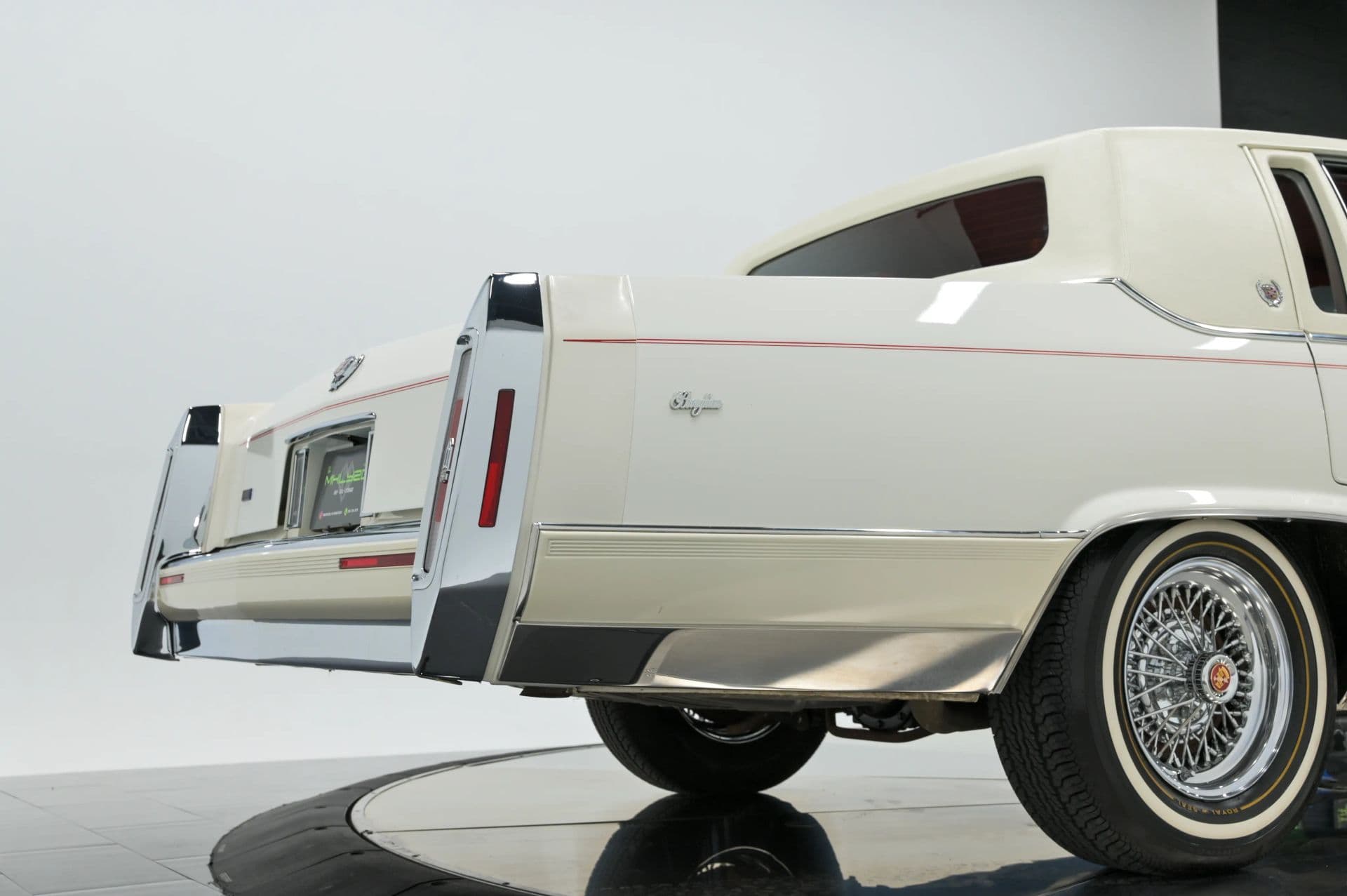 1990 Cadillac Brougham 4D Sedan RWD - thumbnail 34