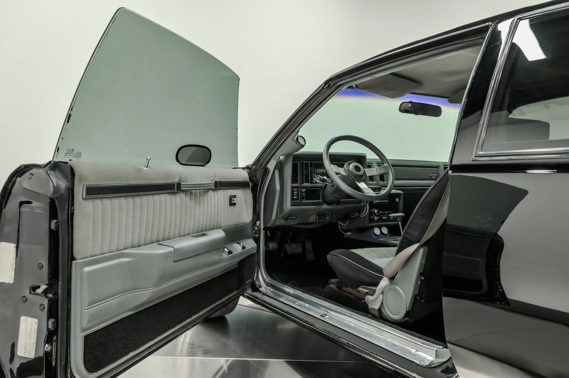 1987 Buick Grand National - thumbnail 29