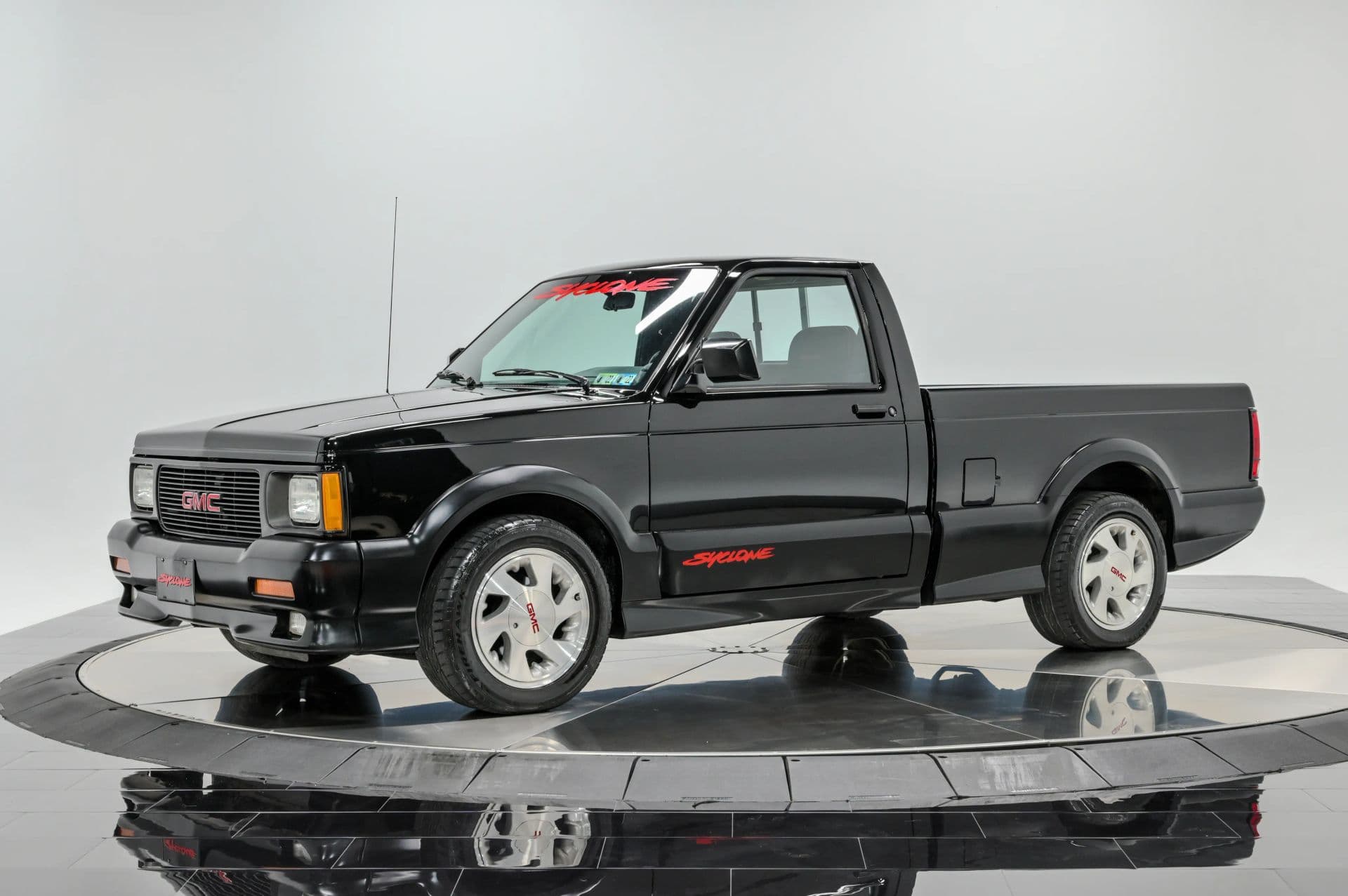 1991 GMC Sonoma SLS Reg Cab 4WD - thumbnail 2