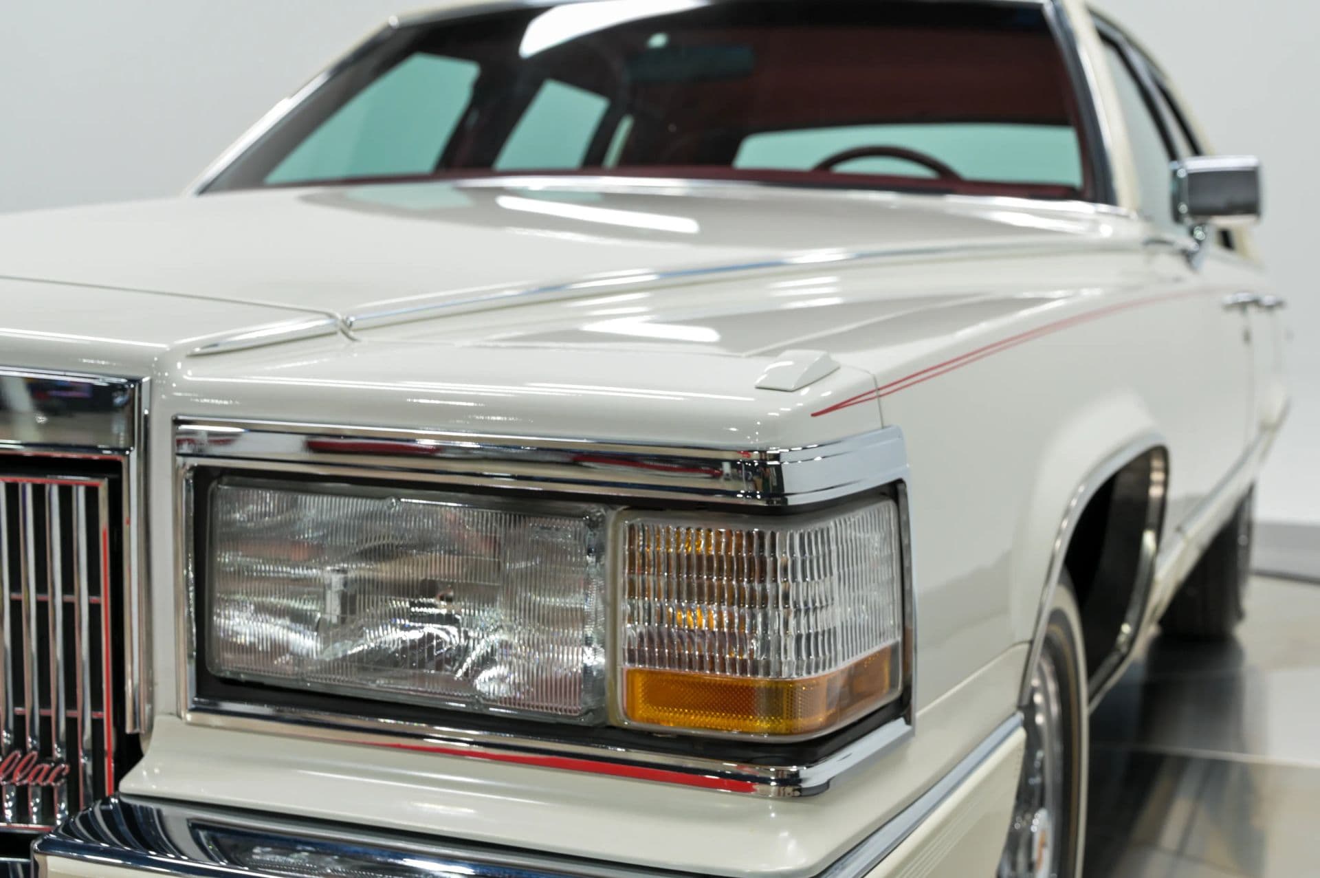 1990 Cadillac Brougham 4D Sedan RWD - thumbnail 16