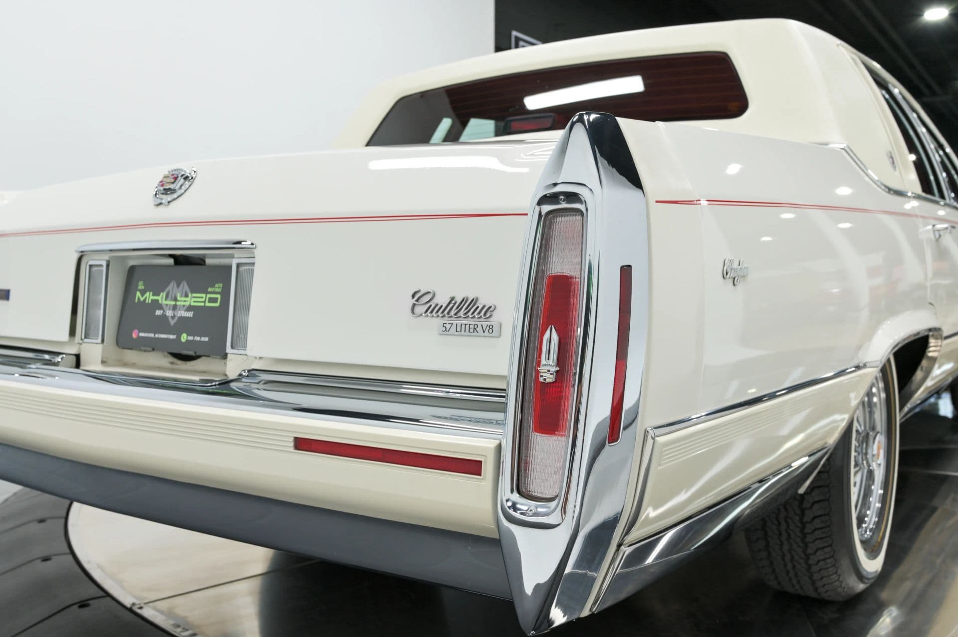 1990 Cadillac Brougham 4D Sedan RWD - thumbnail 33