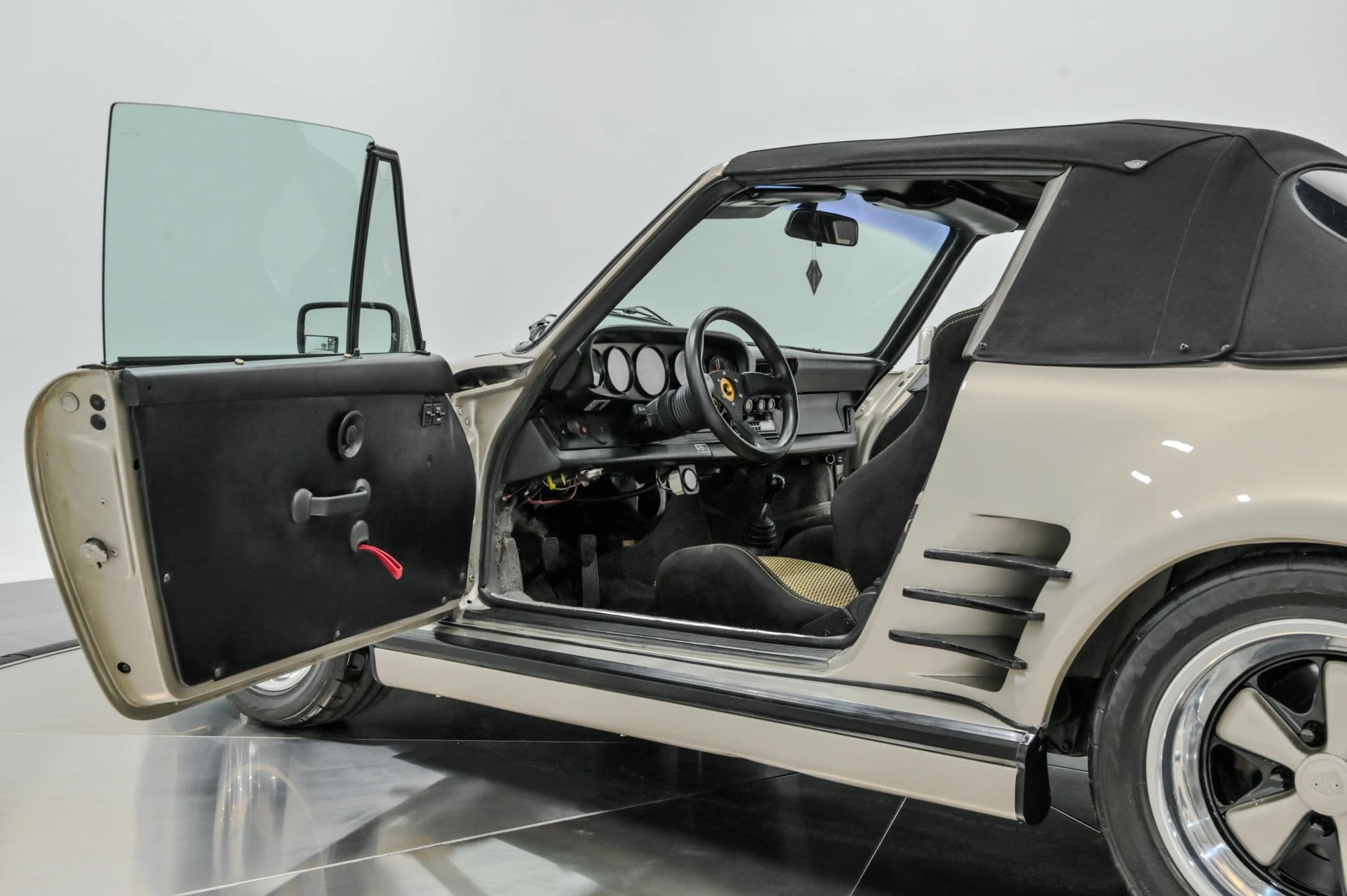 1969 Porsche 911 - thumbnail 31