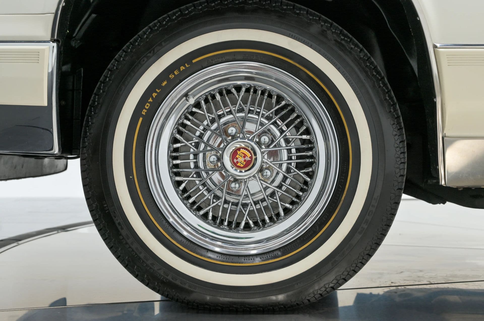 1990 Cadillac Brougham 4D Sedan RWD - thumbnail 22