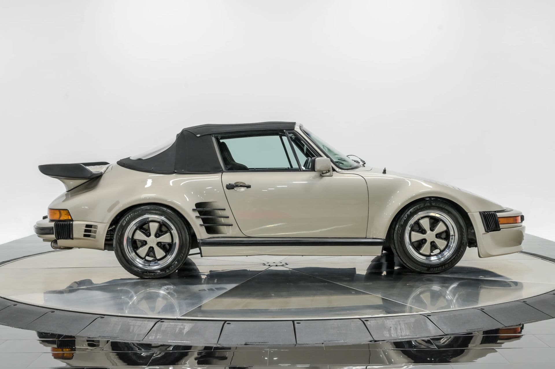 1969 Porsche 911 - thumbnail 9
