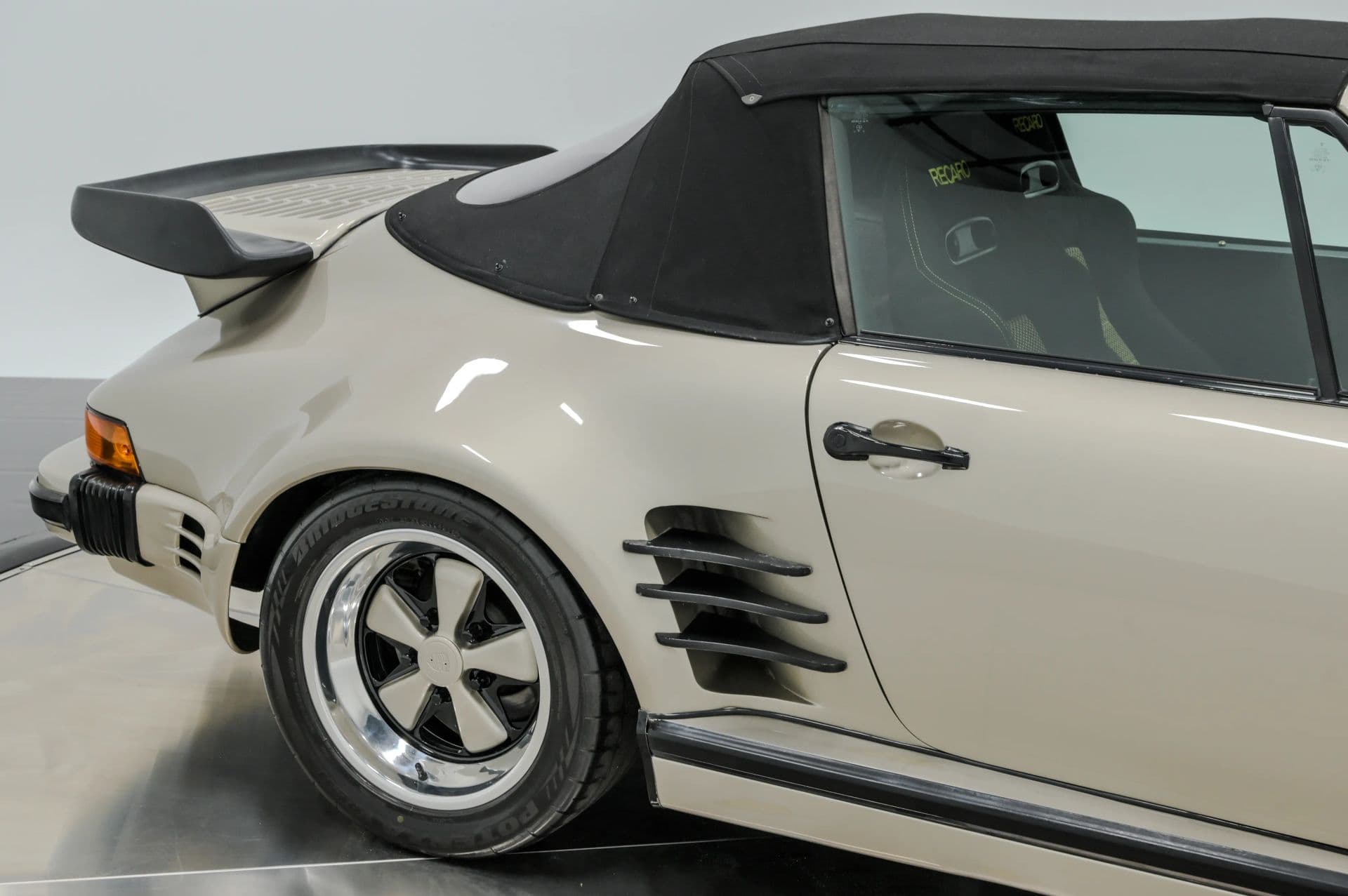 1969 Porsche 911 - thumbnail 26