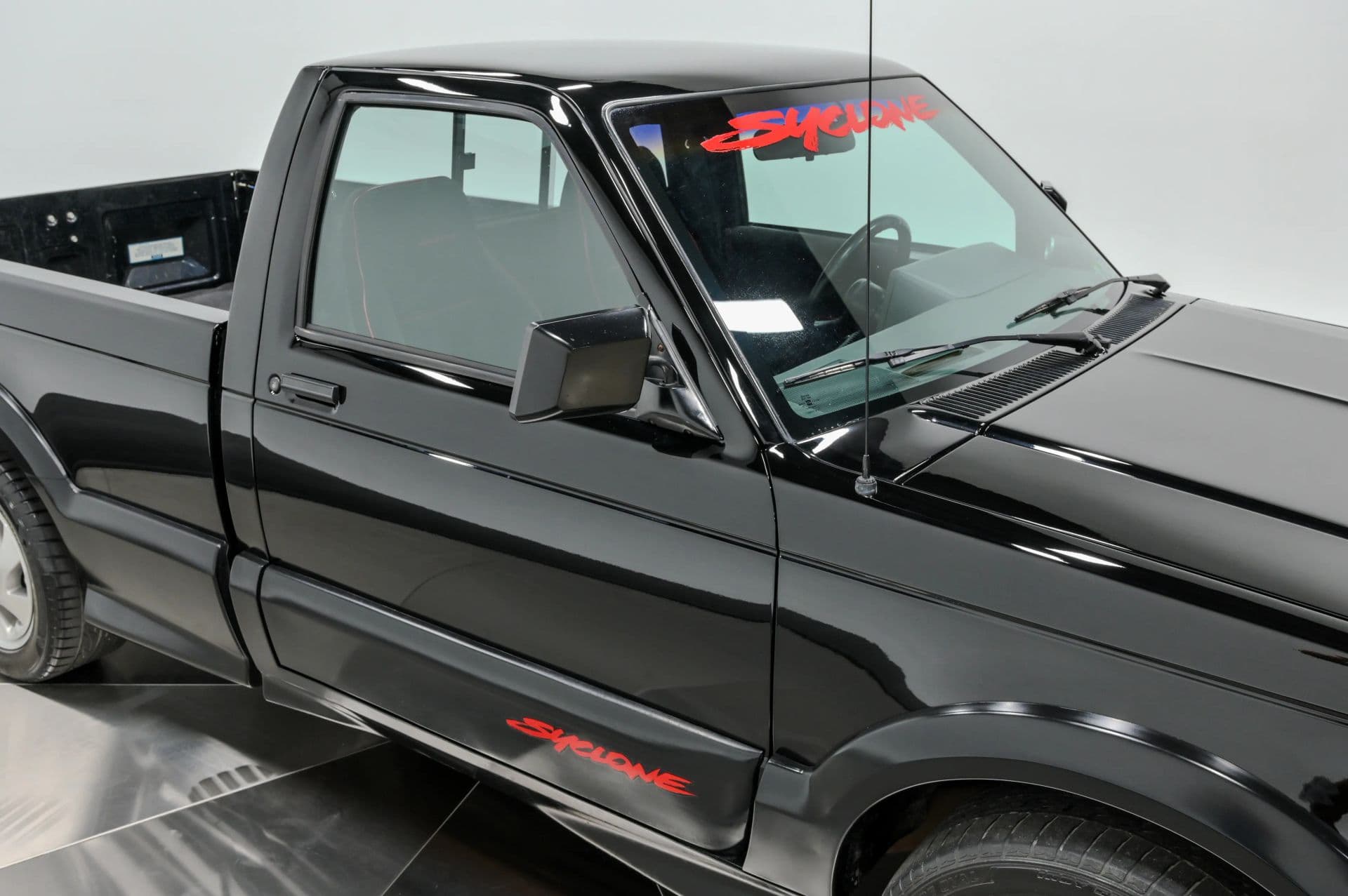 1991 GMC Sonoma SLS Reg Cab 4WD - thumbnail 32