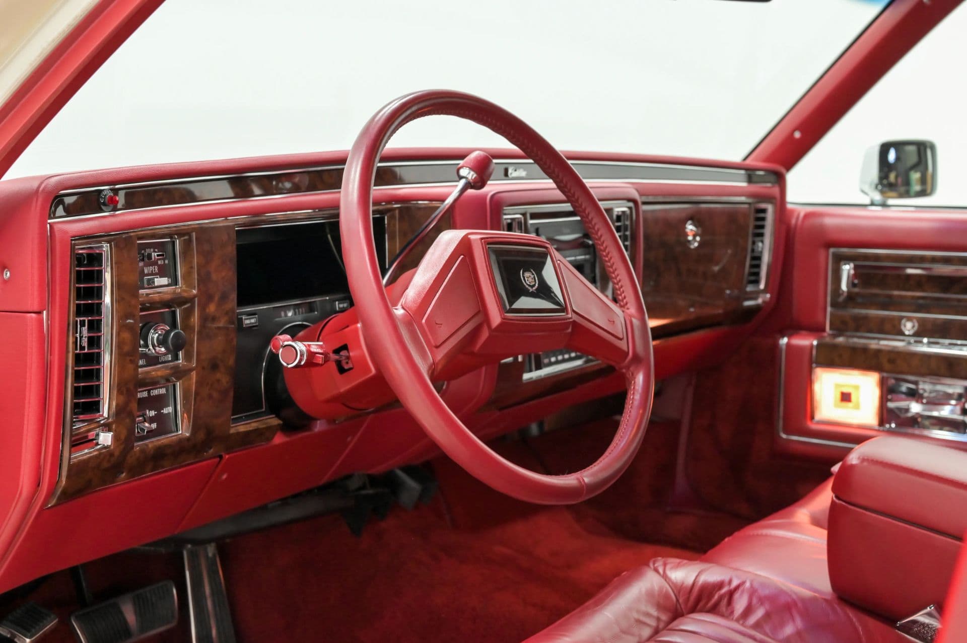 1990 Cadillac Brougham 4D Sedan RWD - thumbnail 42