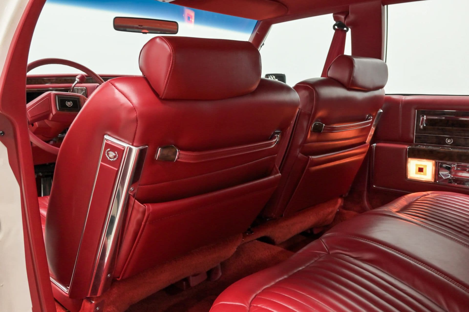1990 Cadillac Brougham 4D Sedan RWD - thumbnail 46