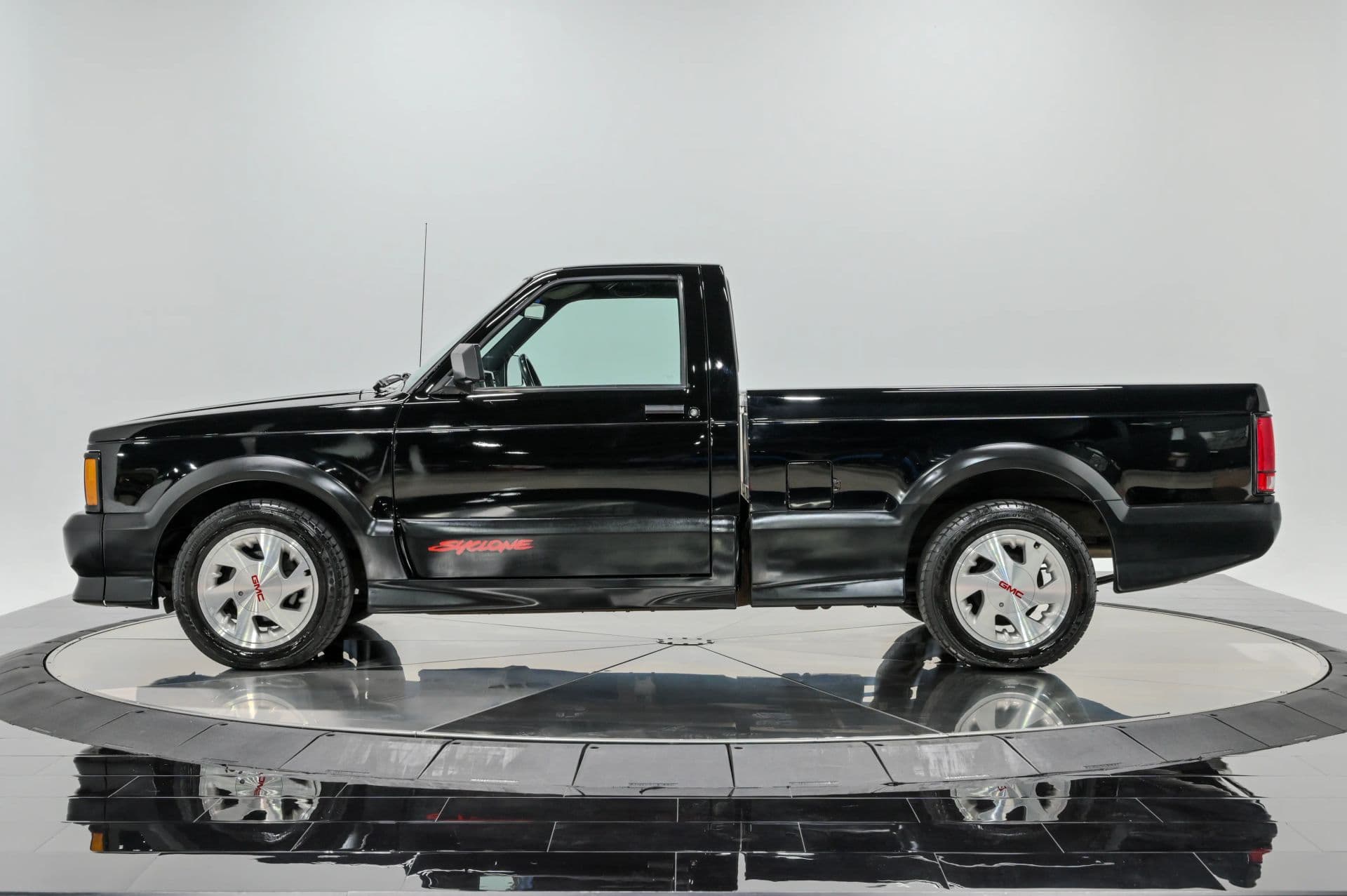 1991 GMC Sonoma SLS Reg Cab 4WD - thumbnail 3