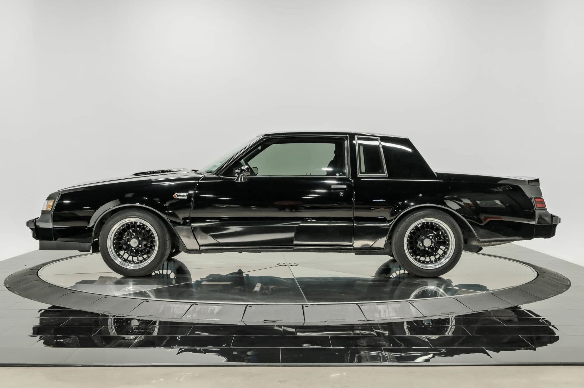 1987 Buick Grand National - thumbnail 3