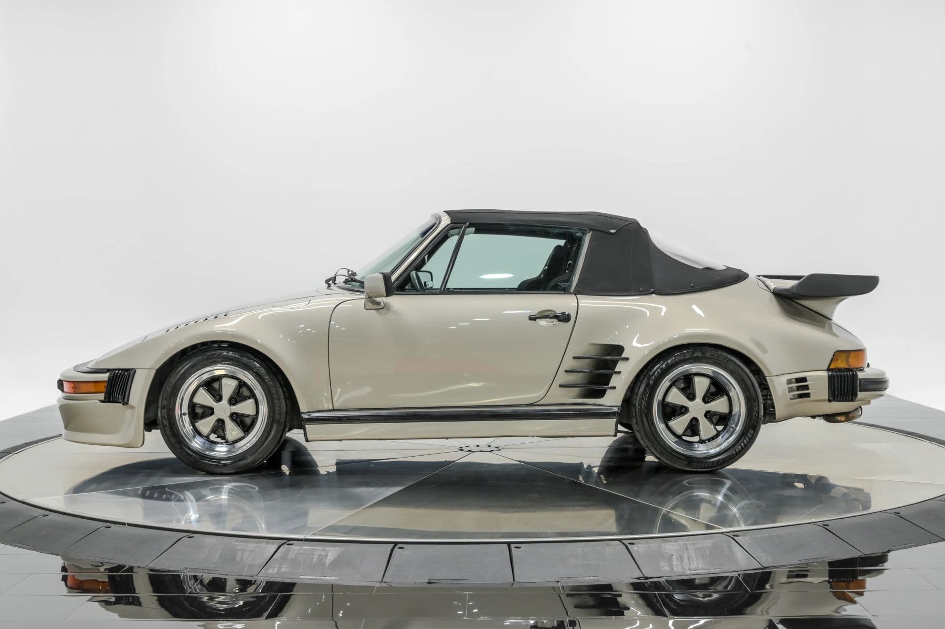 1969 Porsche 911 - thumbnail 3