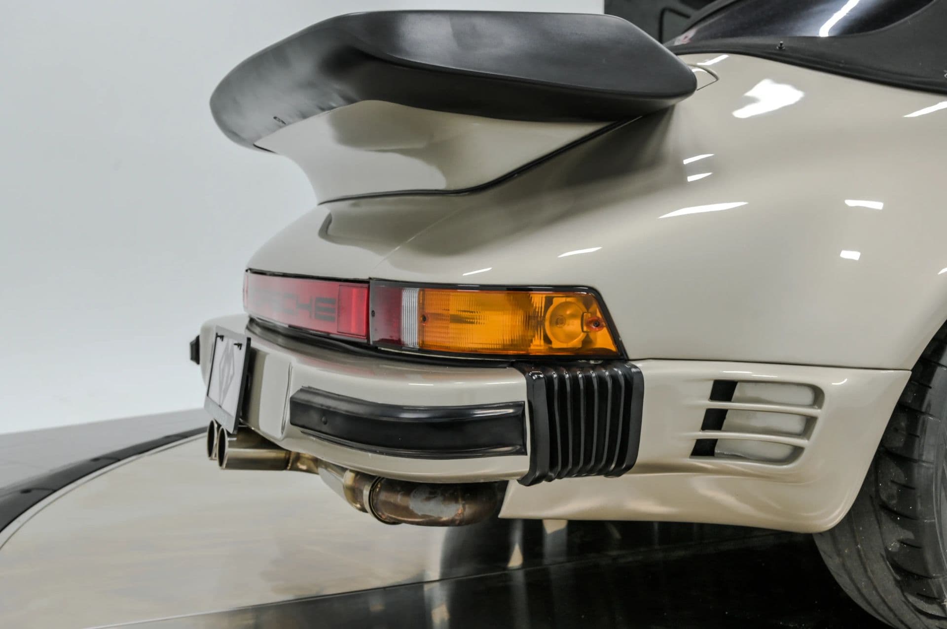 1969 Porsche 911 - thumbnail 25