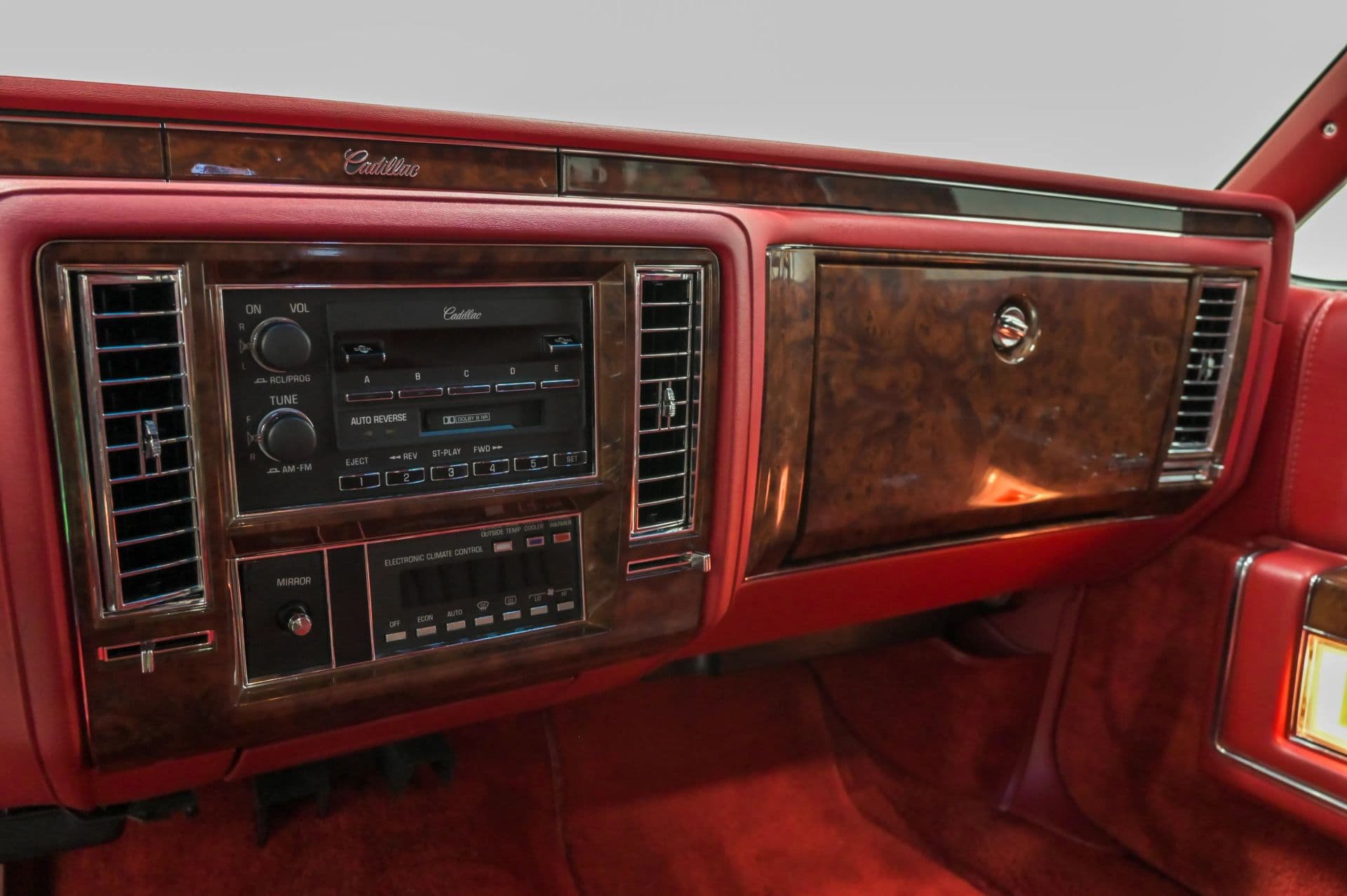 1990 Cadillac Brougham 4D Sedan RWD - thumbnail 50