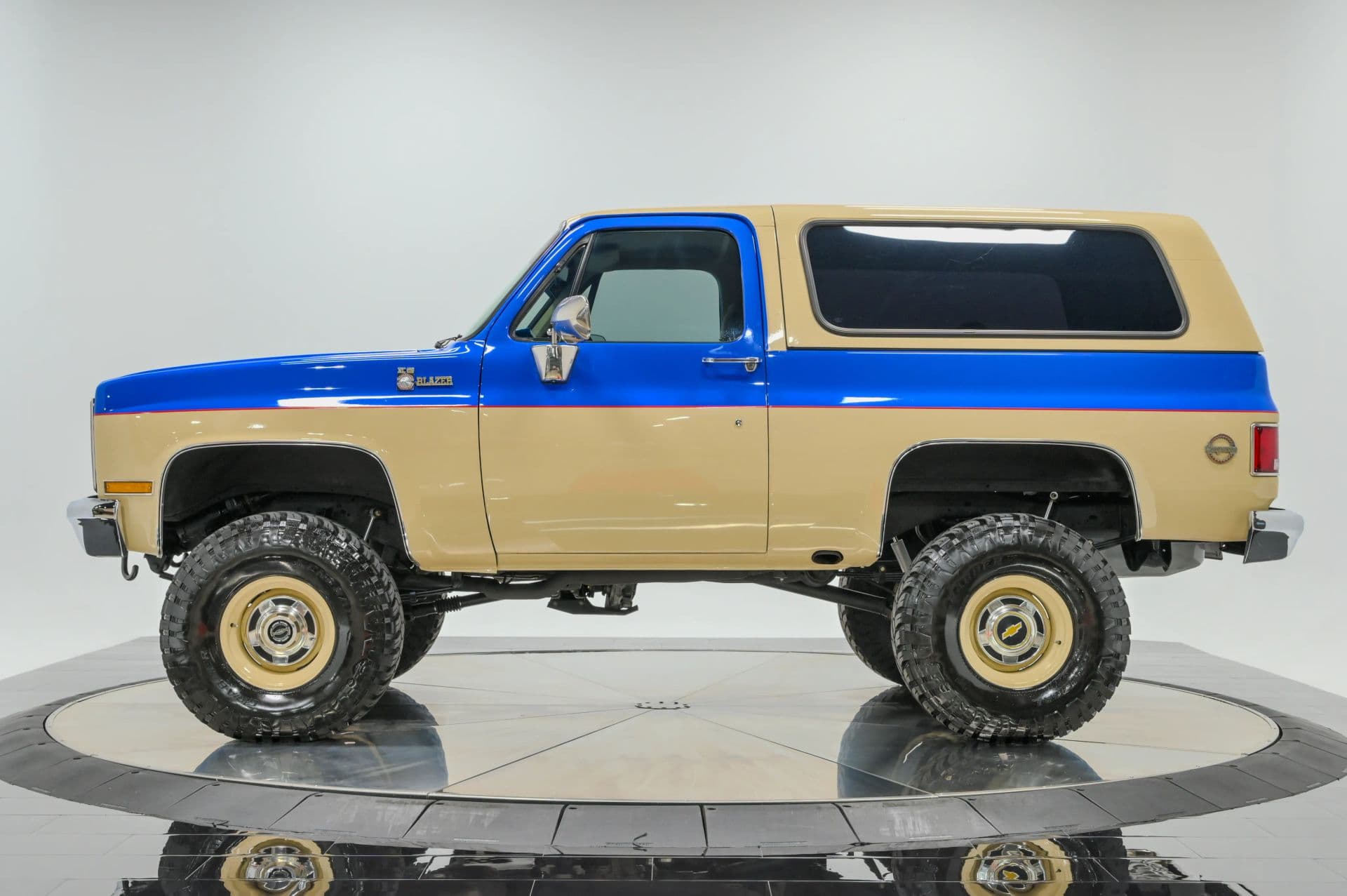 1987 Chevrolet Blazer K5 Sierra 2D SUV 4WD - thumbnail 3