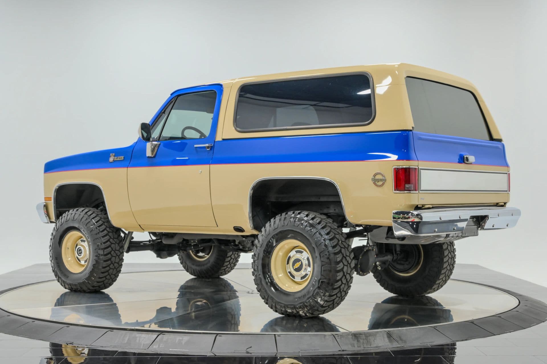 1987 Chevrolet Blazer K5 Sierra 2D SUV 4WD - thumbnail 4
