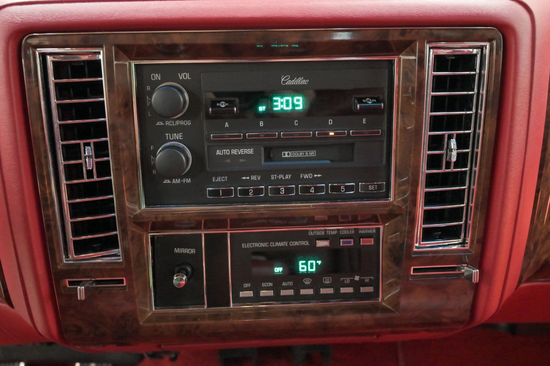 1990 Cadillac Brougham 4D Sedan RWD - thumbnail 49
