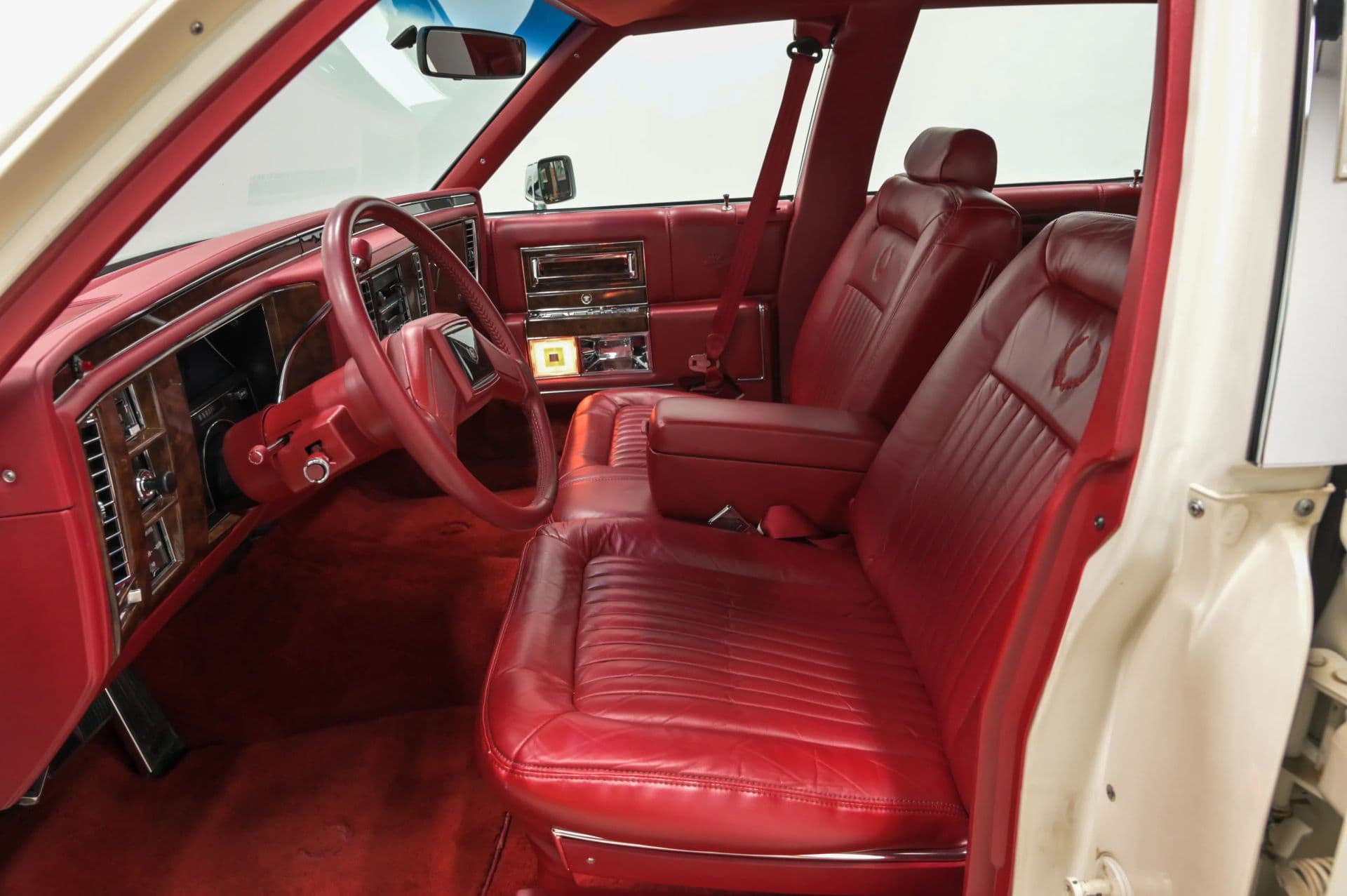 1990 Cadillac Brougham 4D Sedan RWD - thumbnail 40