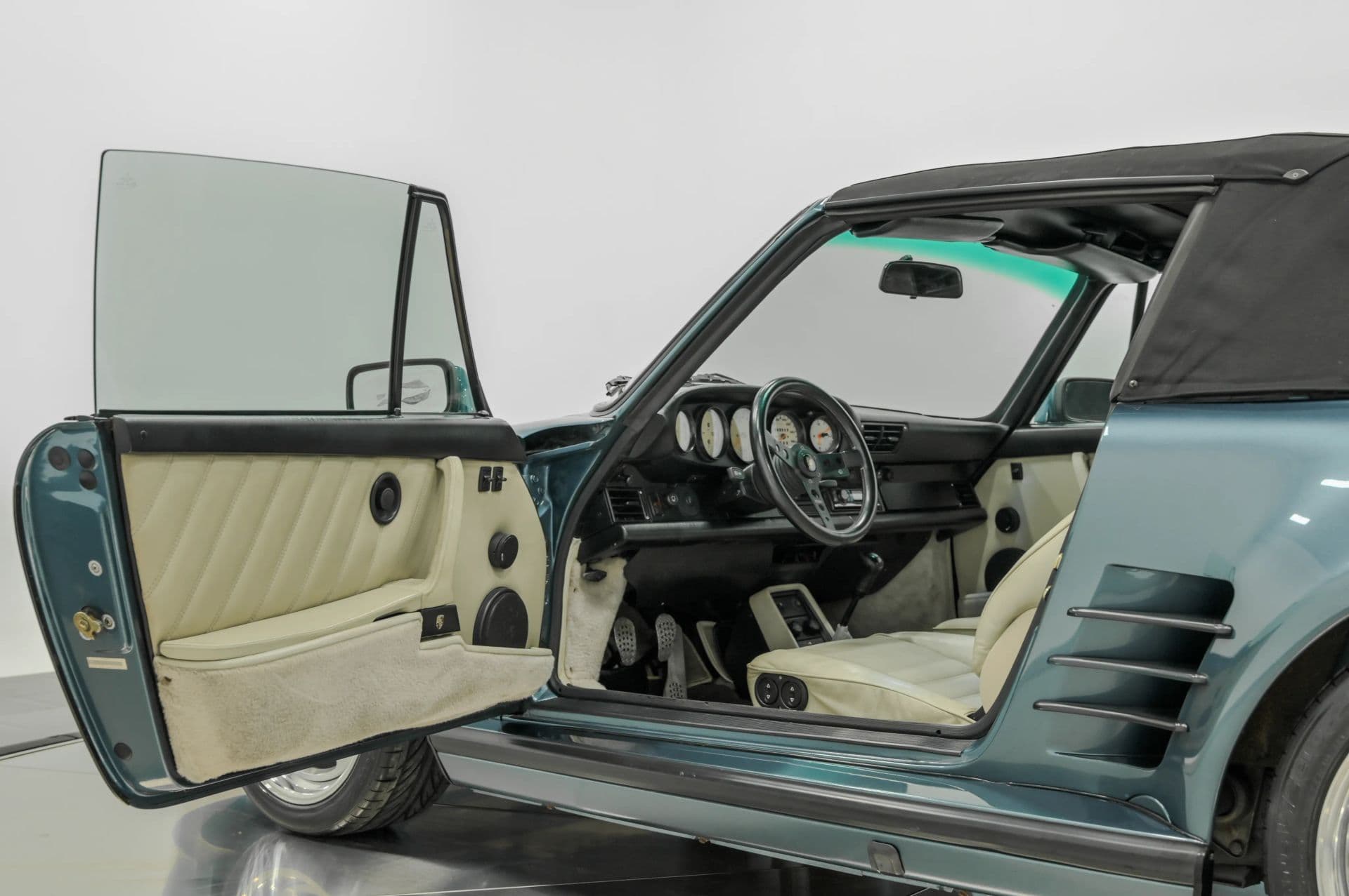 1987 Porsche 911 2D Cabriolet - thumbnail 33