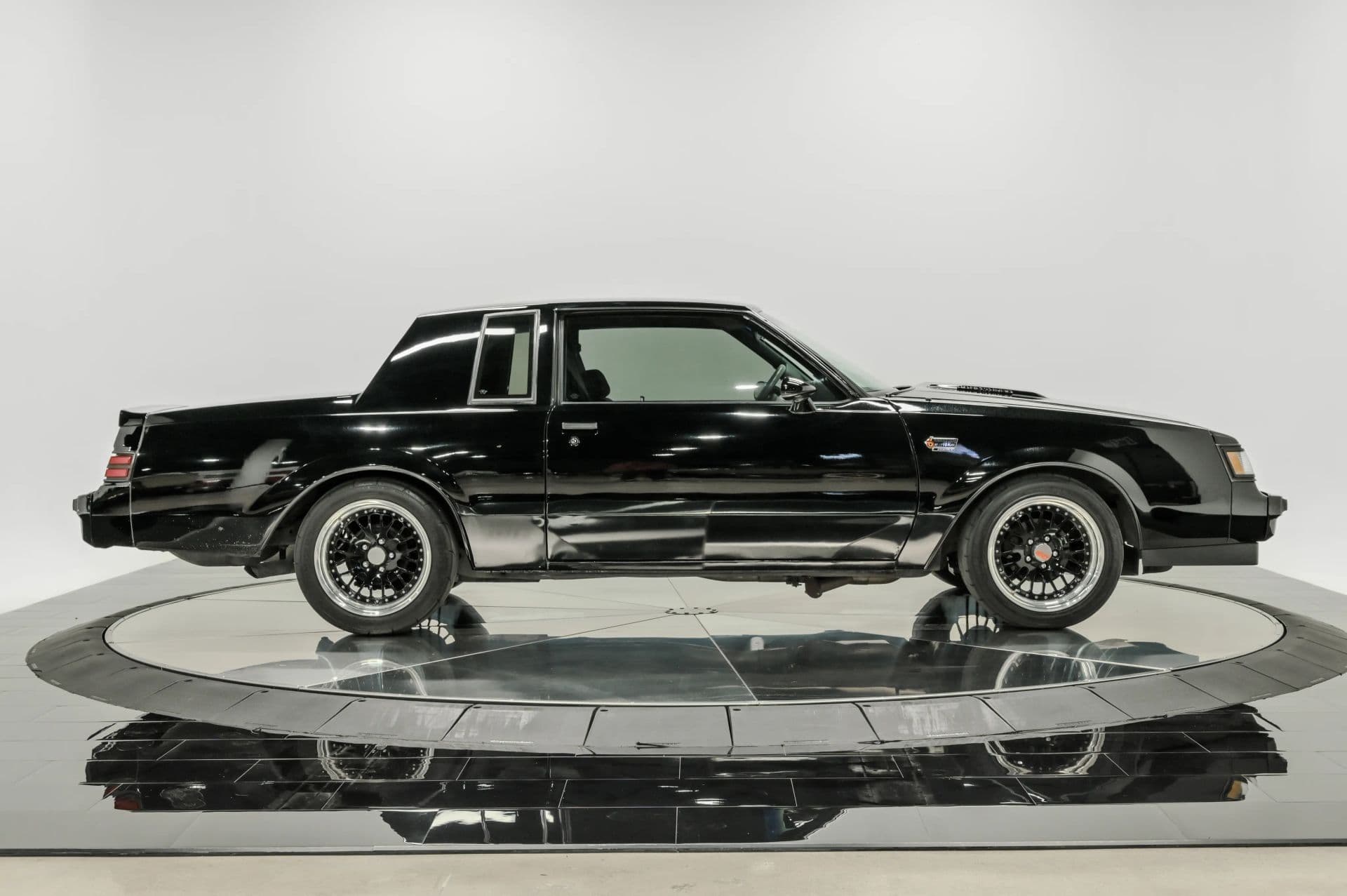 1987 Buick Grand National - thumbnail 9