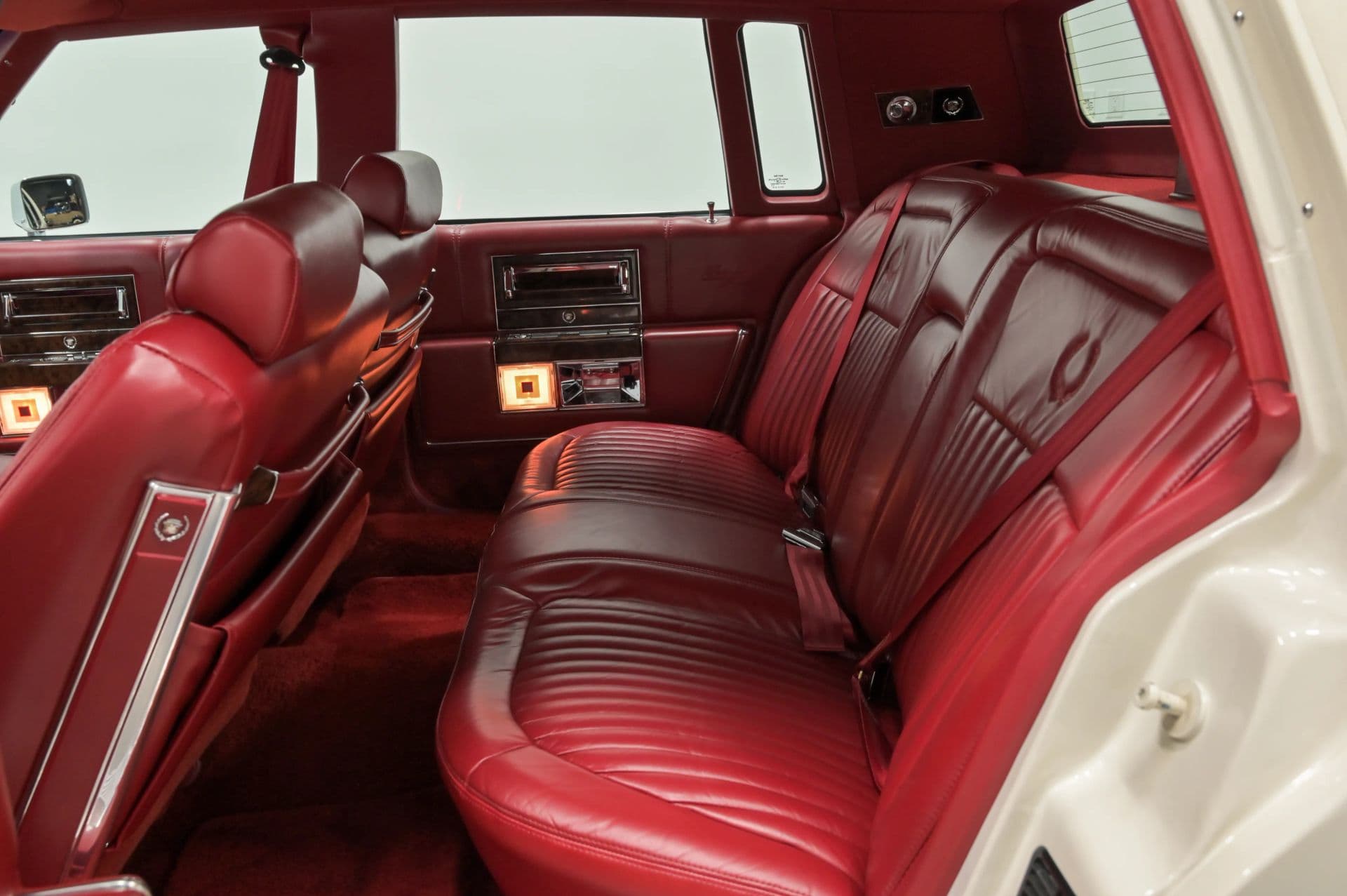 1990 Cadillac Brougham 4D Sedan RWD - thumbnail 45