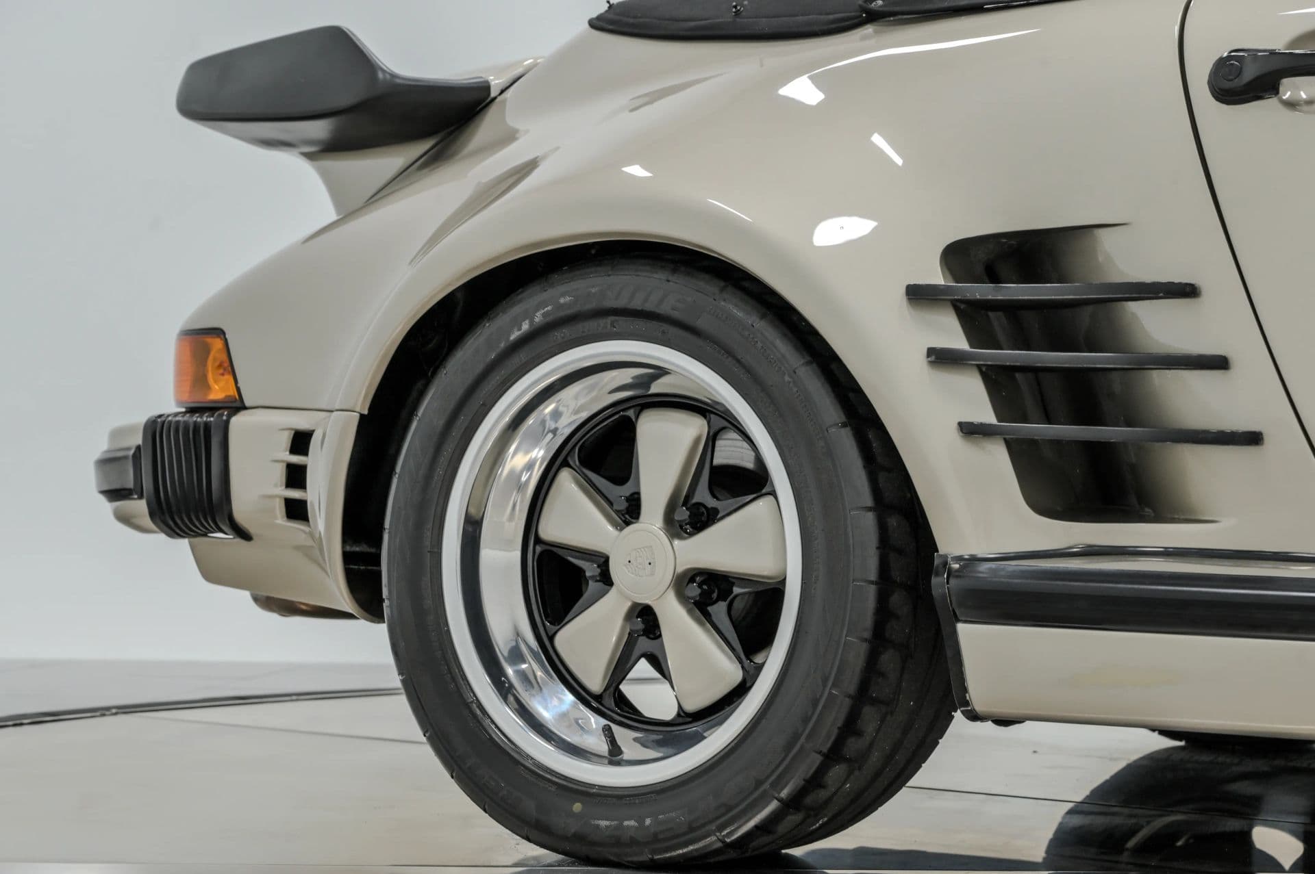 1969 Porsche 911 - thumbnail 27