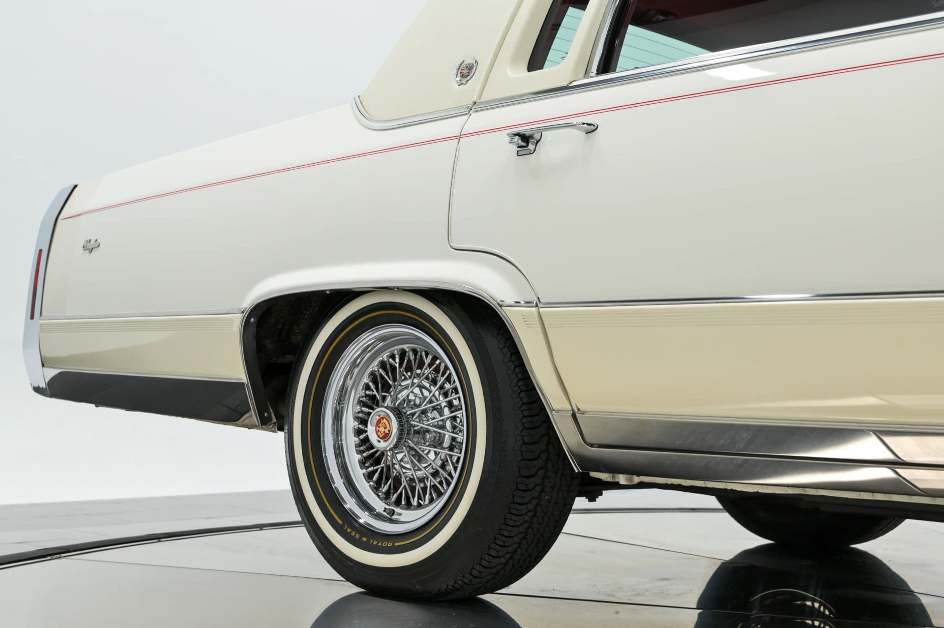 1990 Cadillac Brougham 4D Sedan RWD - thumbnail 36