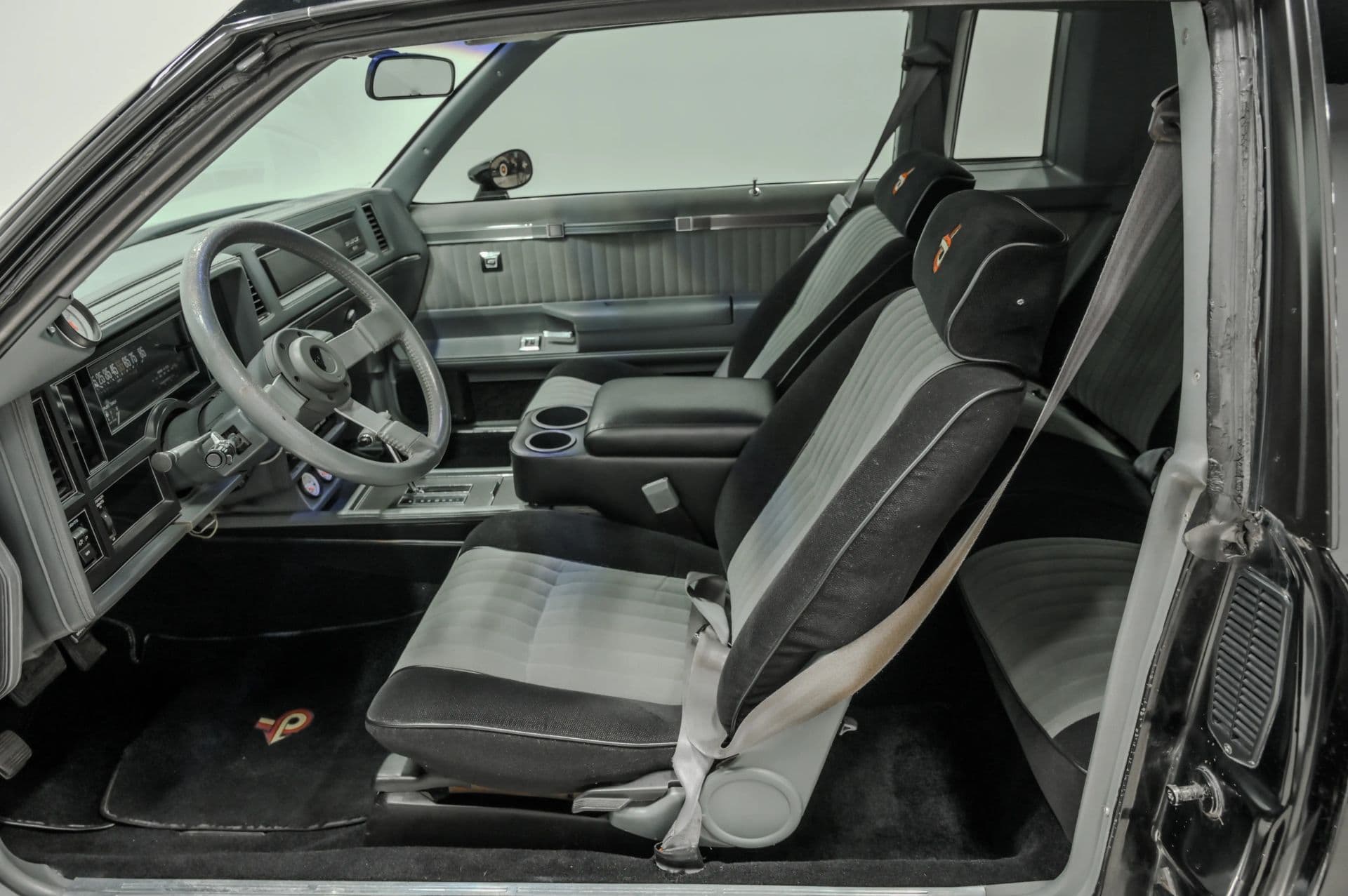 1987 Buick Grand National - thumbnail 31