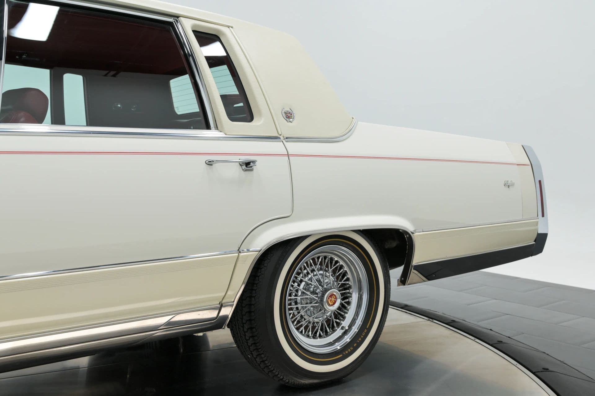 1990 Cadillac Brougham 4D Sedan RWD - thumbnail 27