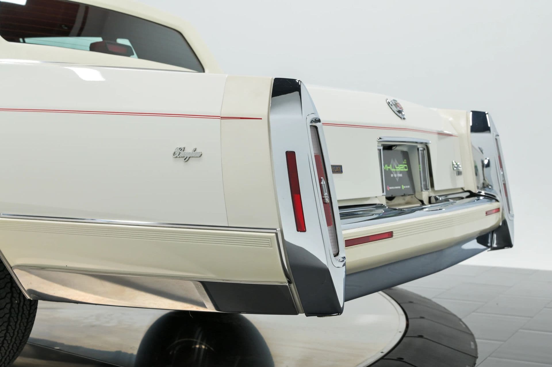 1990 Cadillac Brougham 4D Sedan RWD - thumbnail 30