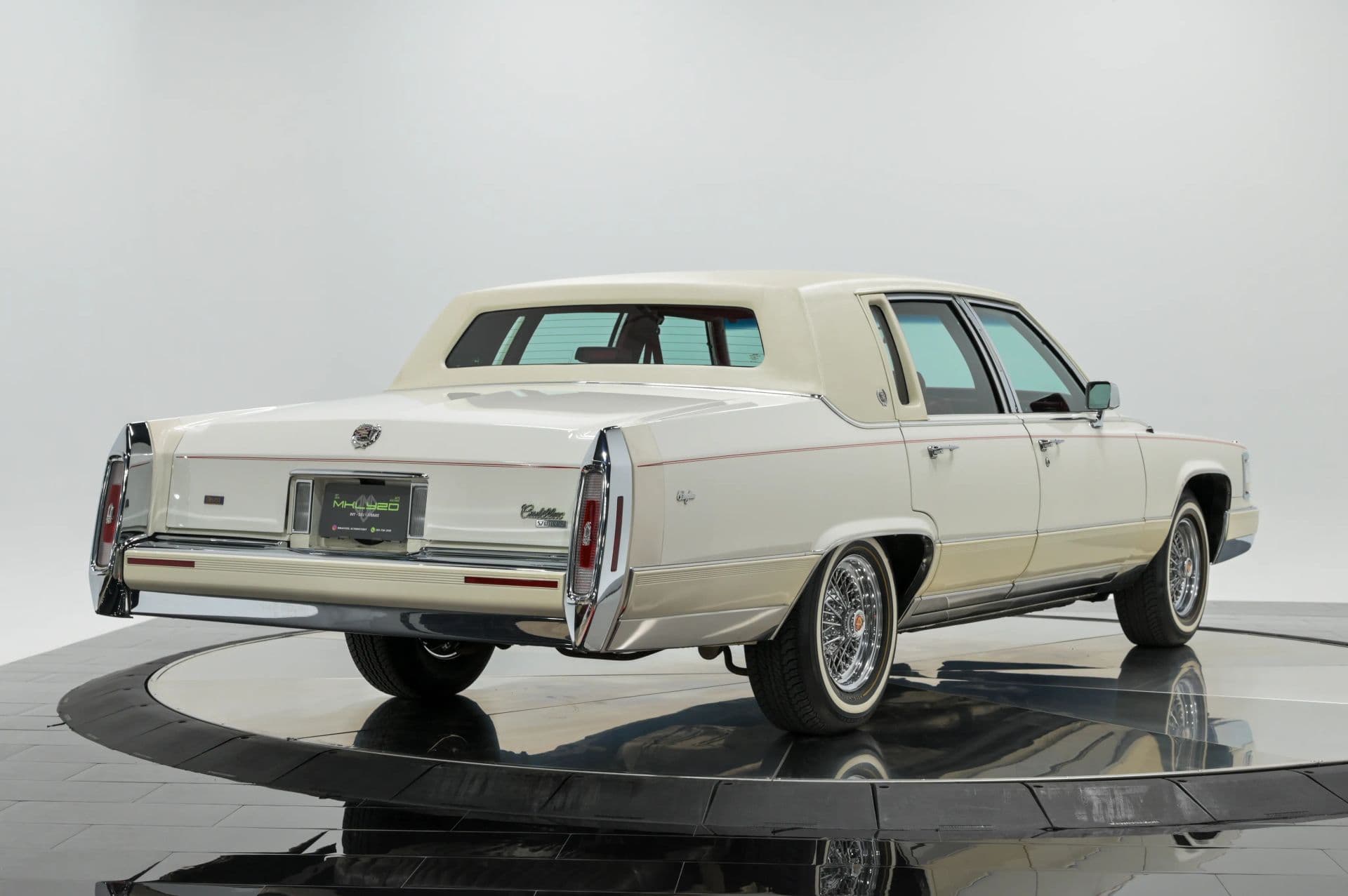 1990 Cadillac Brougham 4D Sedan RWD - thumbnail 8