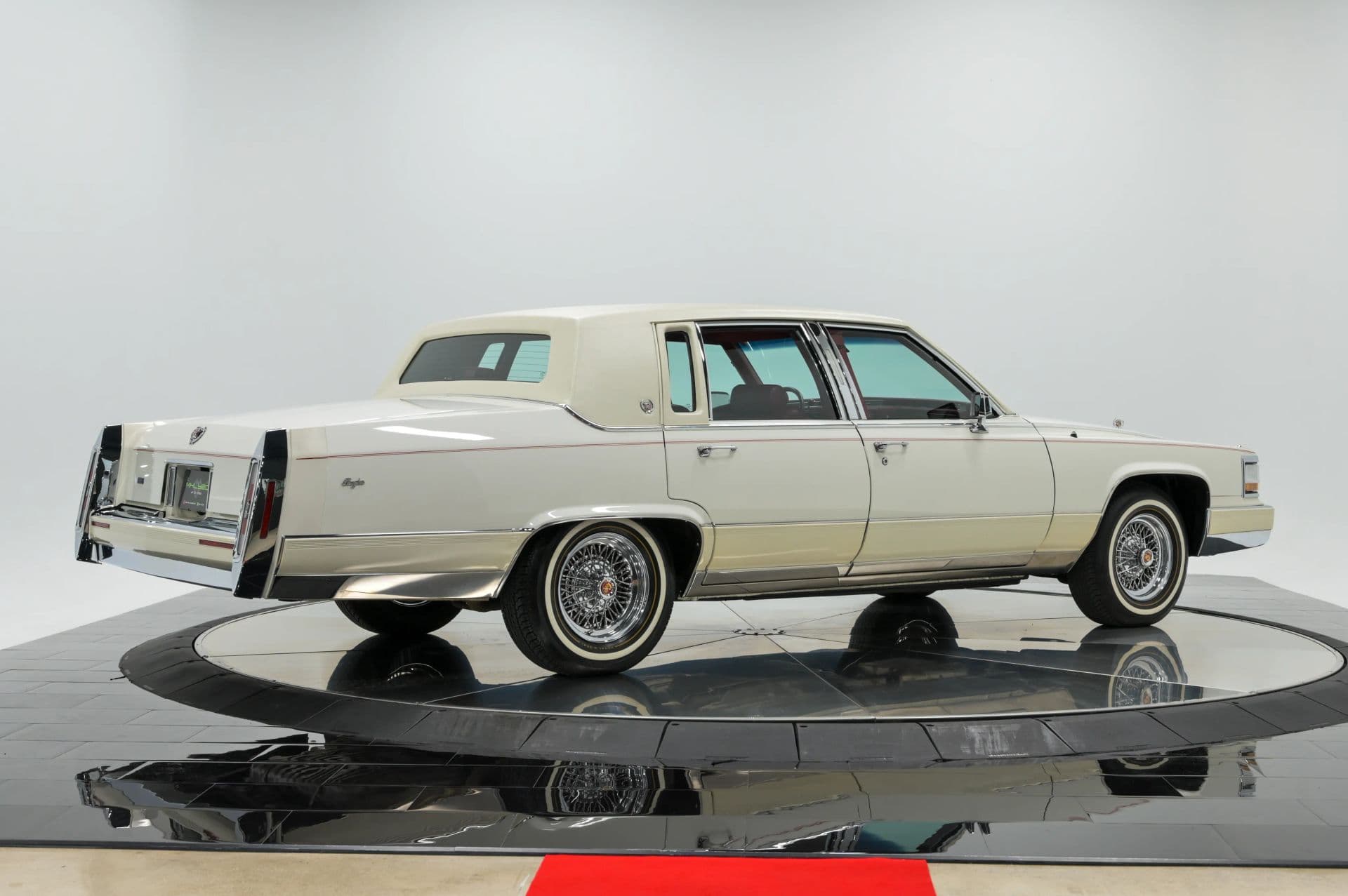 1990 Cadillac Brougham 4D Sedan RWD - thumbnail 9