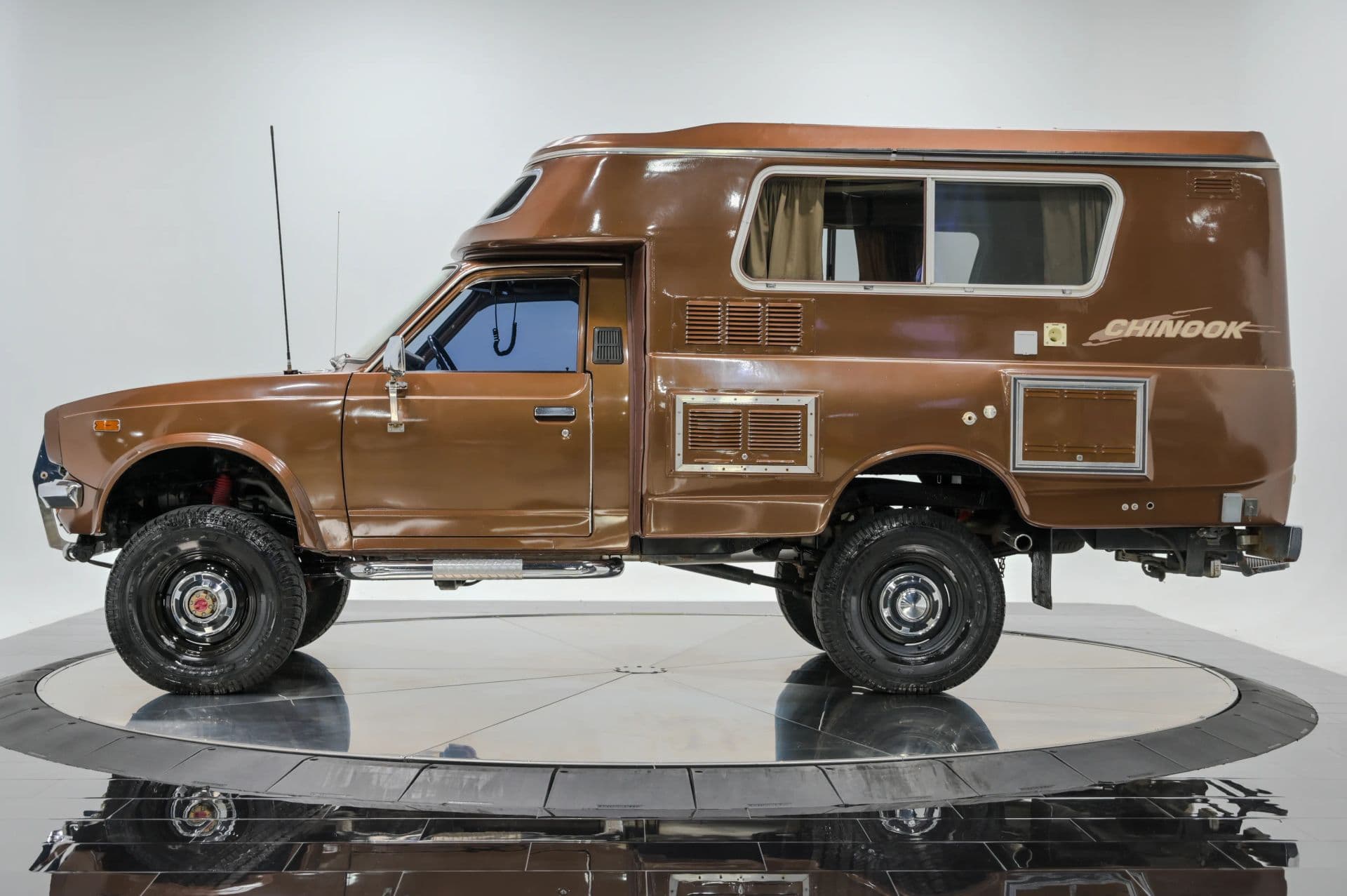 1978 Toyota Chinook - thumbnail 2