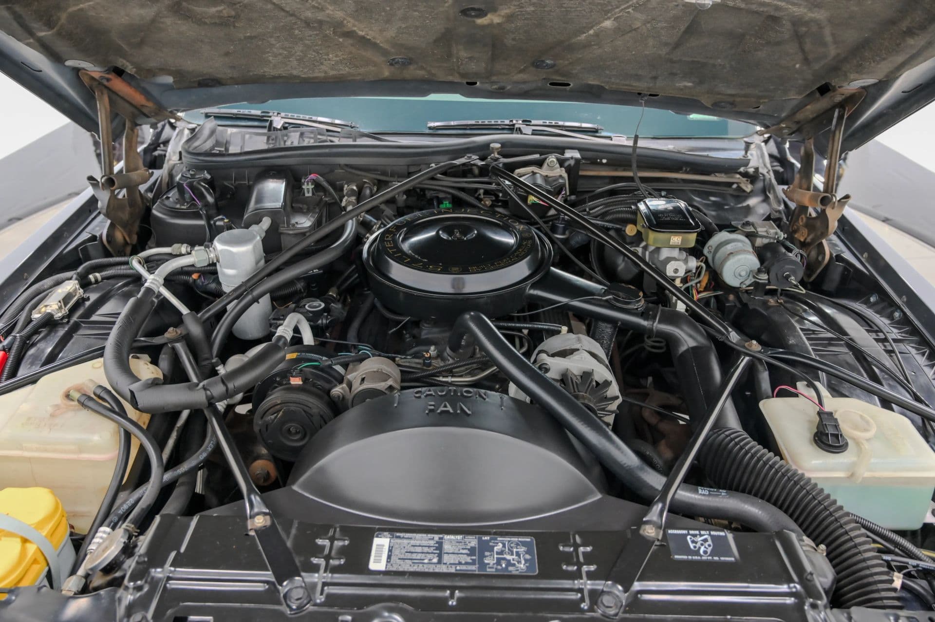 1991 Cadillac Brougham 4D Sedan RWD - thumbnail 46