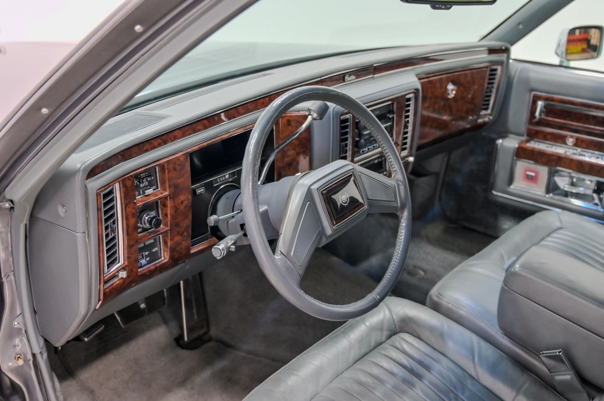 1991 Cadillac Brougham 4D Sedan RWD - thumbnail 29