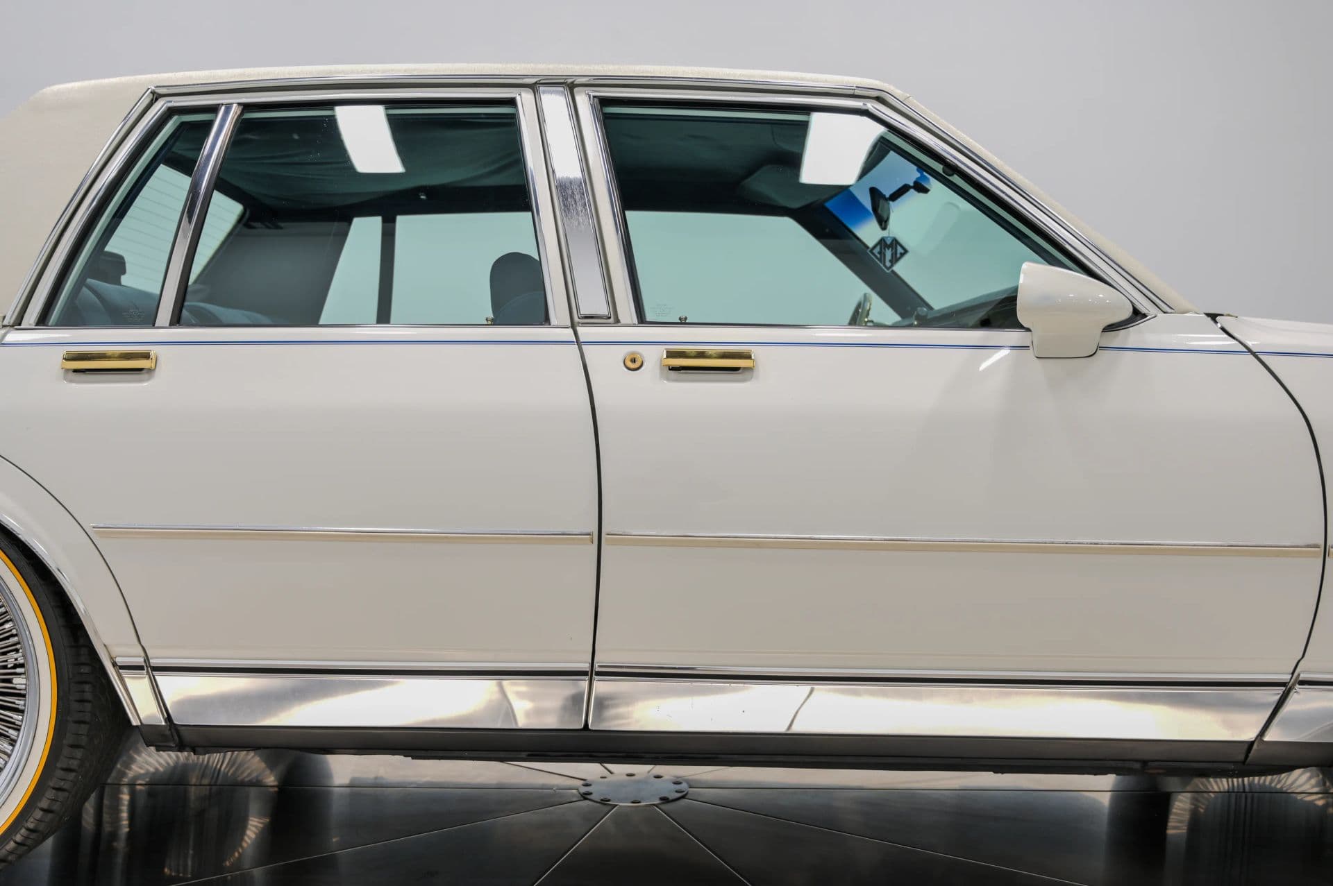 1989 Chevrolet Caprice Classic Brougham 4D Sedan - thumbnail 25